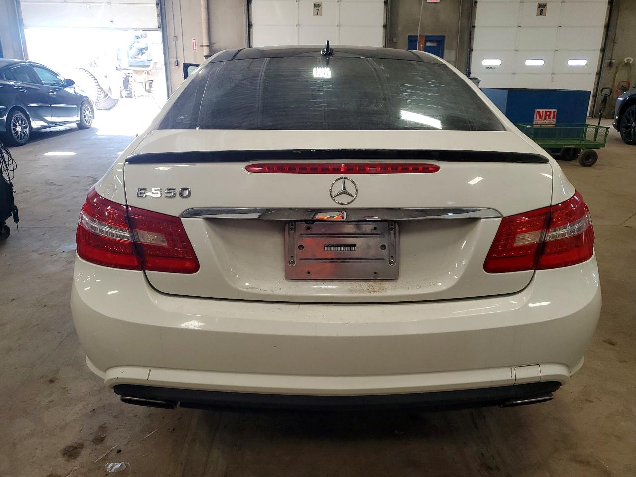 2010 Mercedes-benz E 550 White vin: WDDKJ7CB5AF004450