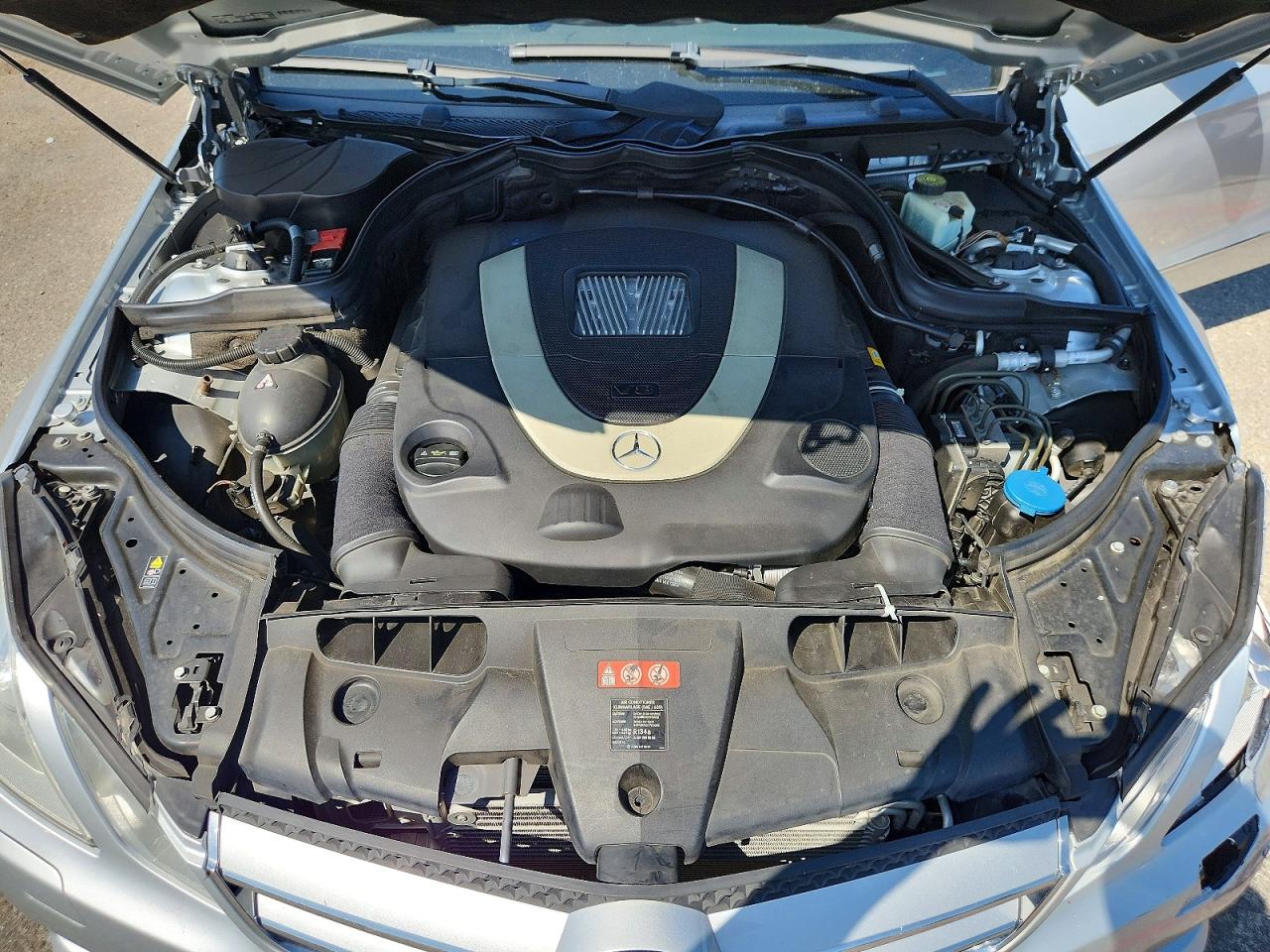 2010 Mercedes-benz E 550 Серебряный vin: WDDKJ7CB5AF021734