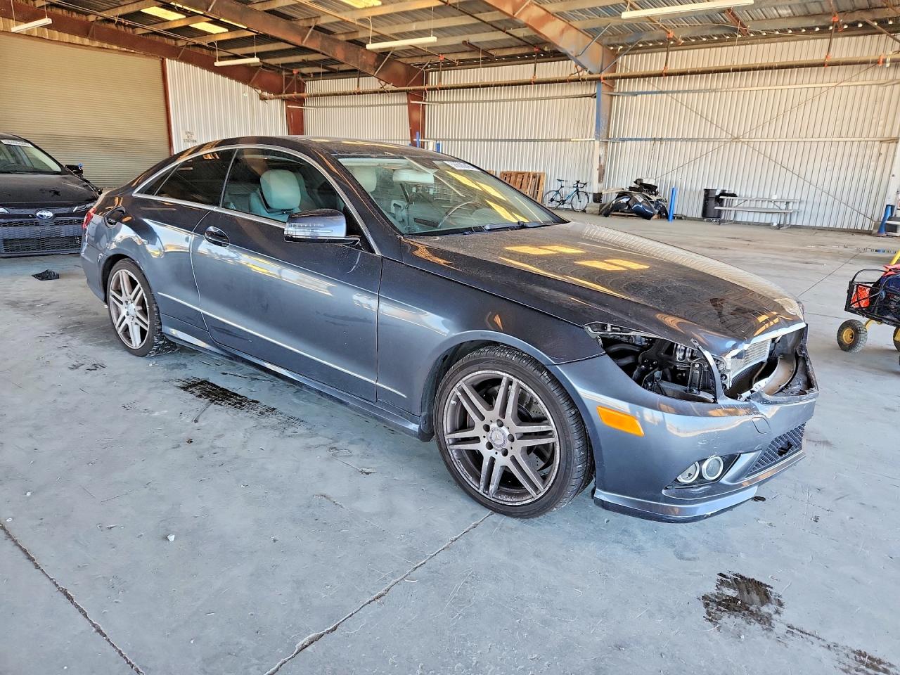 2010 Mercedes-benz E 550 Gray vin: WDDKJ7CB5AF048481