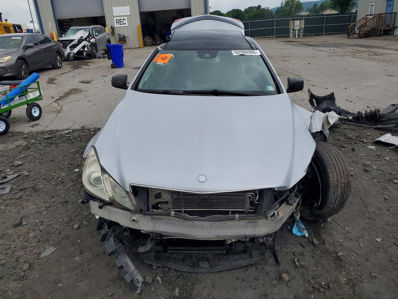 2010 Mercedes-benz E 550 Silver vin: WDDKJ7CB6AF037893
