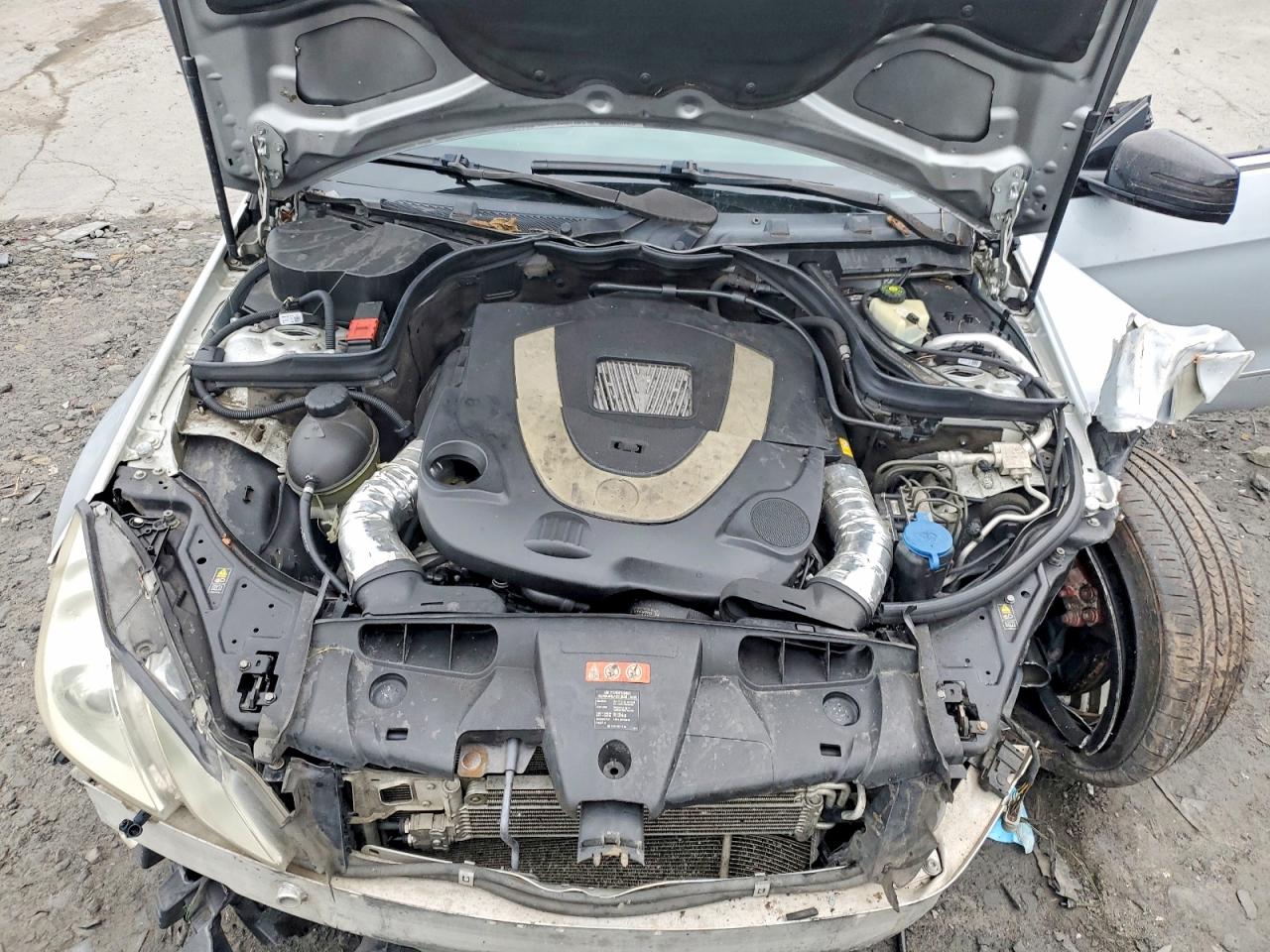 2010 Mercedes-benz E 550 Silver vin: WDDKJ7CB6AF037893