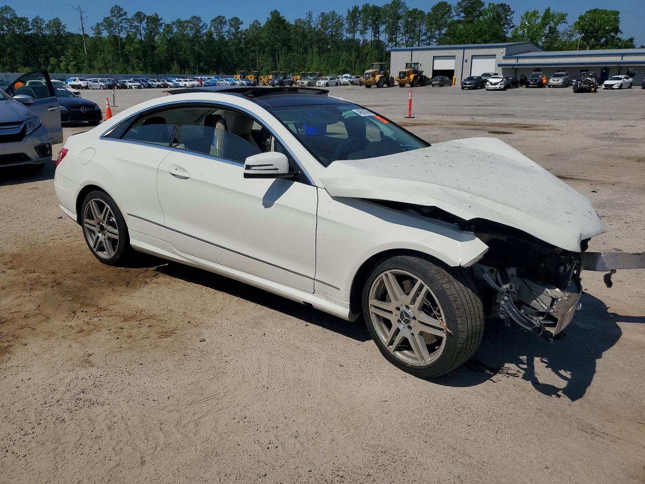 2010 Mercedes-benz E 550 White vin: WDDKJ7CB6AF042995
