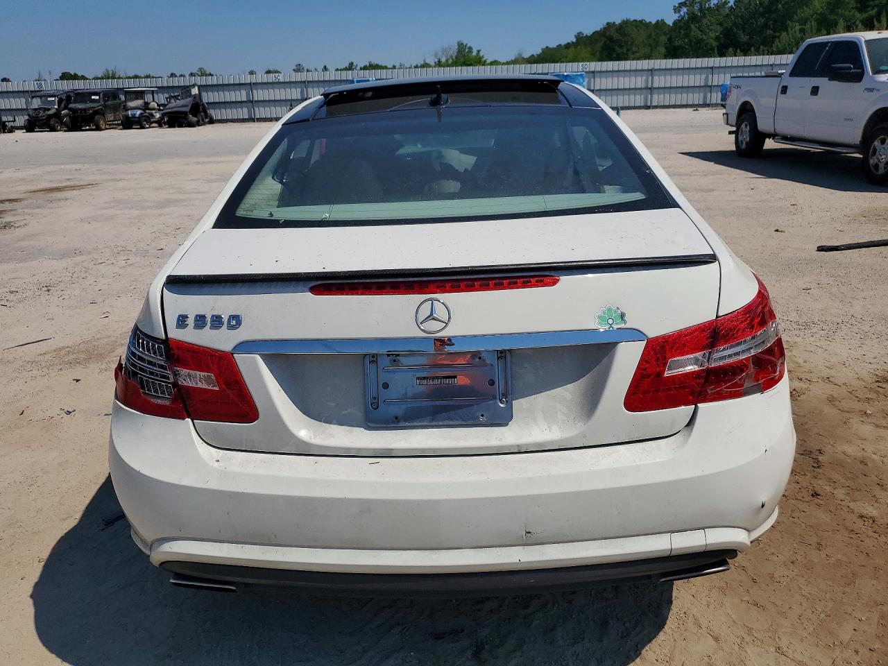 2010 Mercedes-benz E 550 White vin: WDDKJ7CB6AF042995