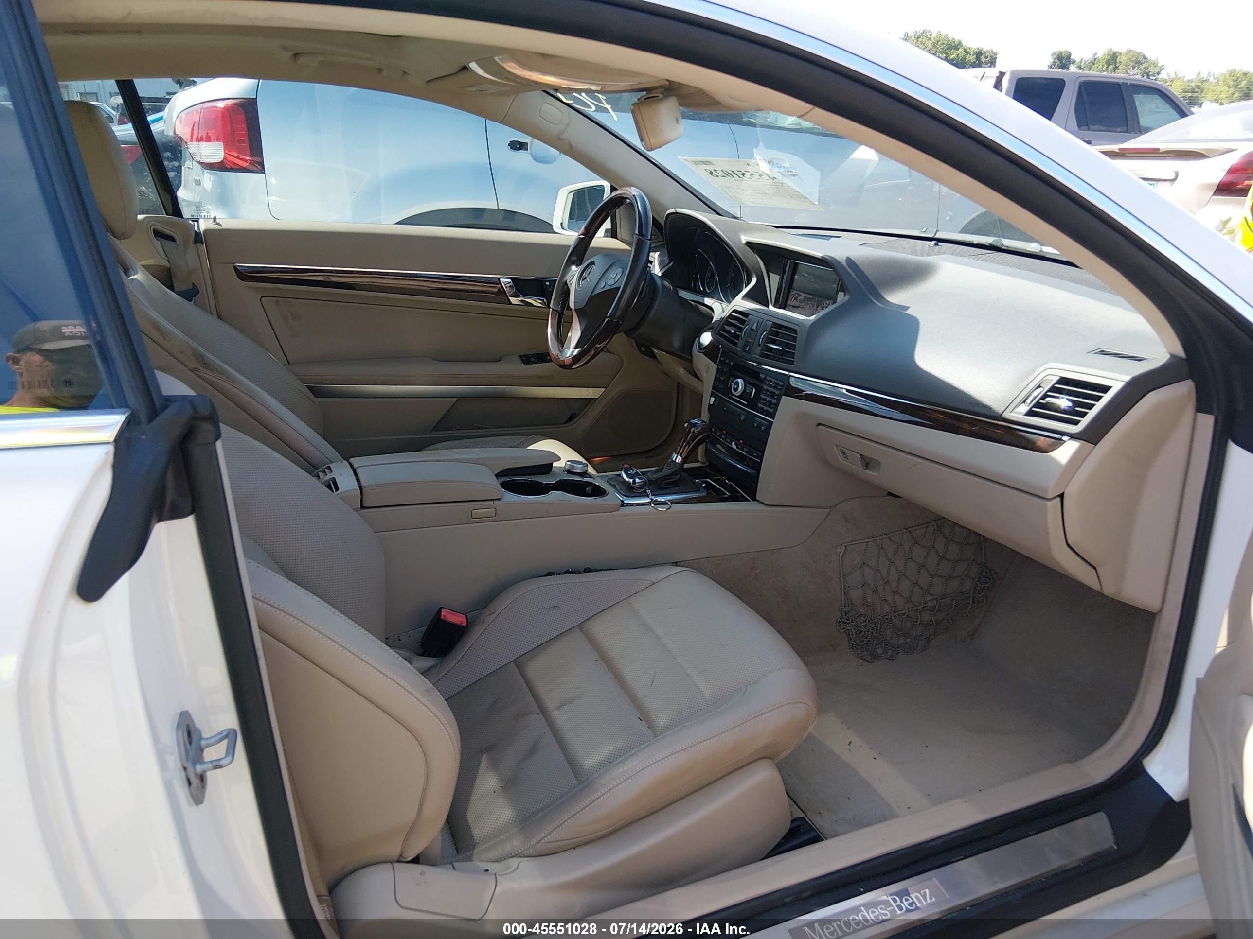 2011 Mercedes-benz E 550 White vin: WDDKJ7CB7BF065669