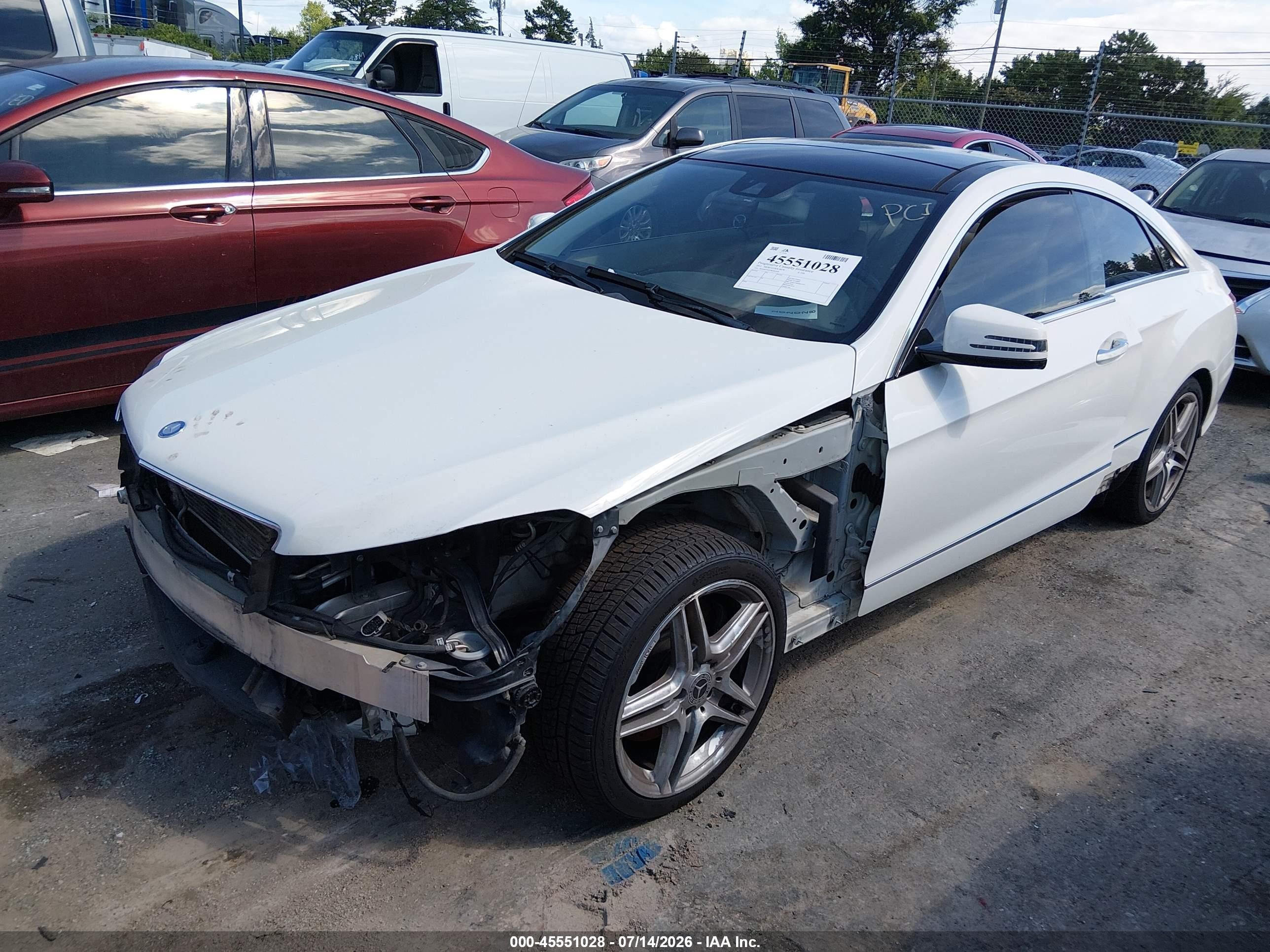 2011 Mercedes-benz E 550 White vin: WDDKJ7CB7BF065669