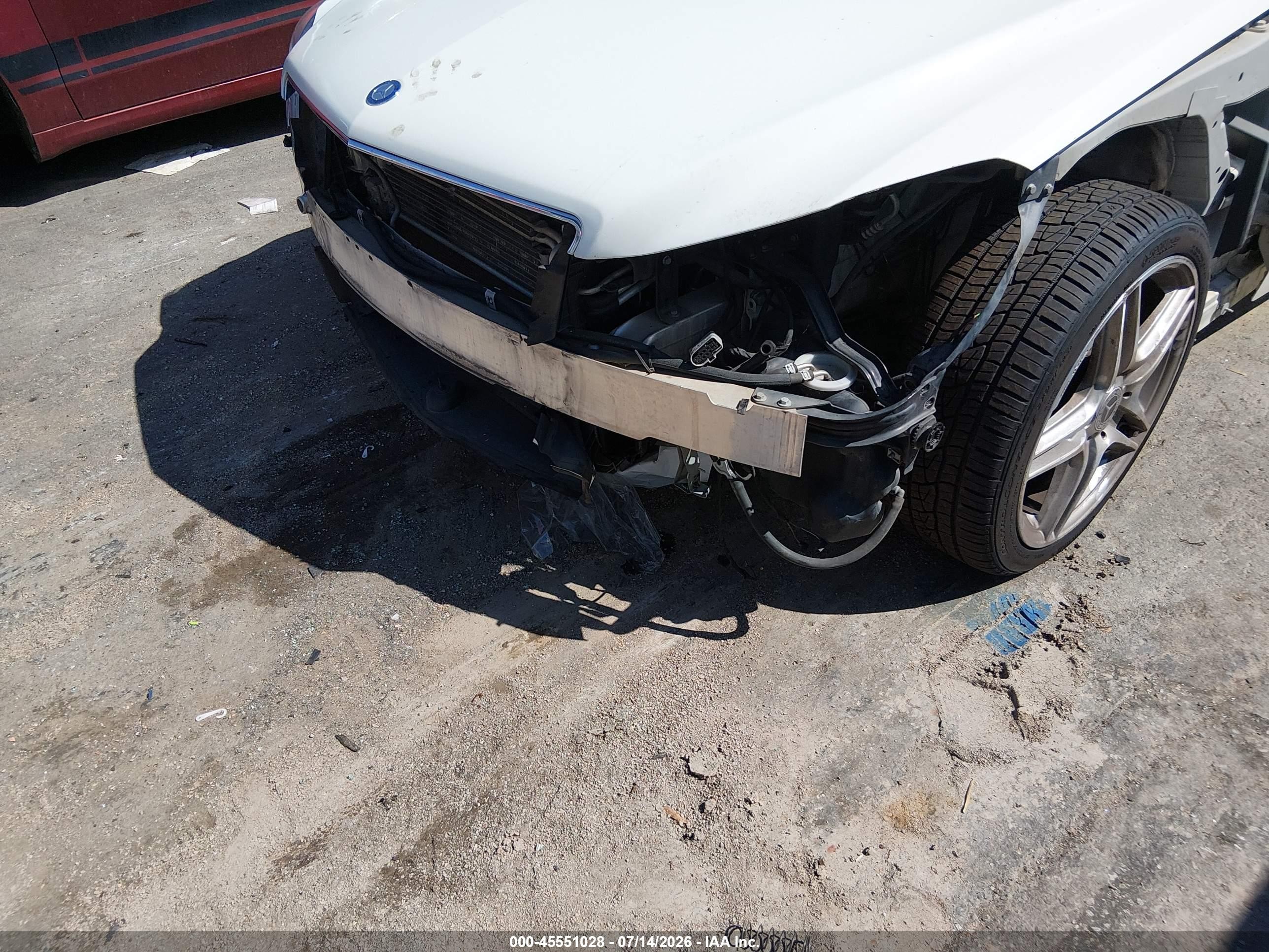 2011 Mercedes-benz E 550 White vin: WDDKJ7CB7BF065669