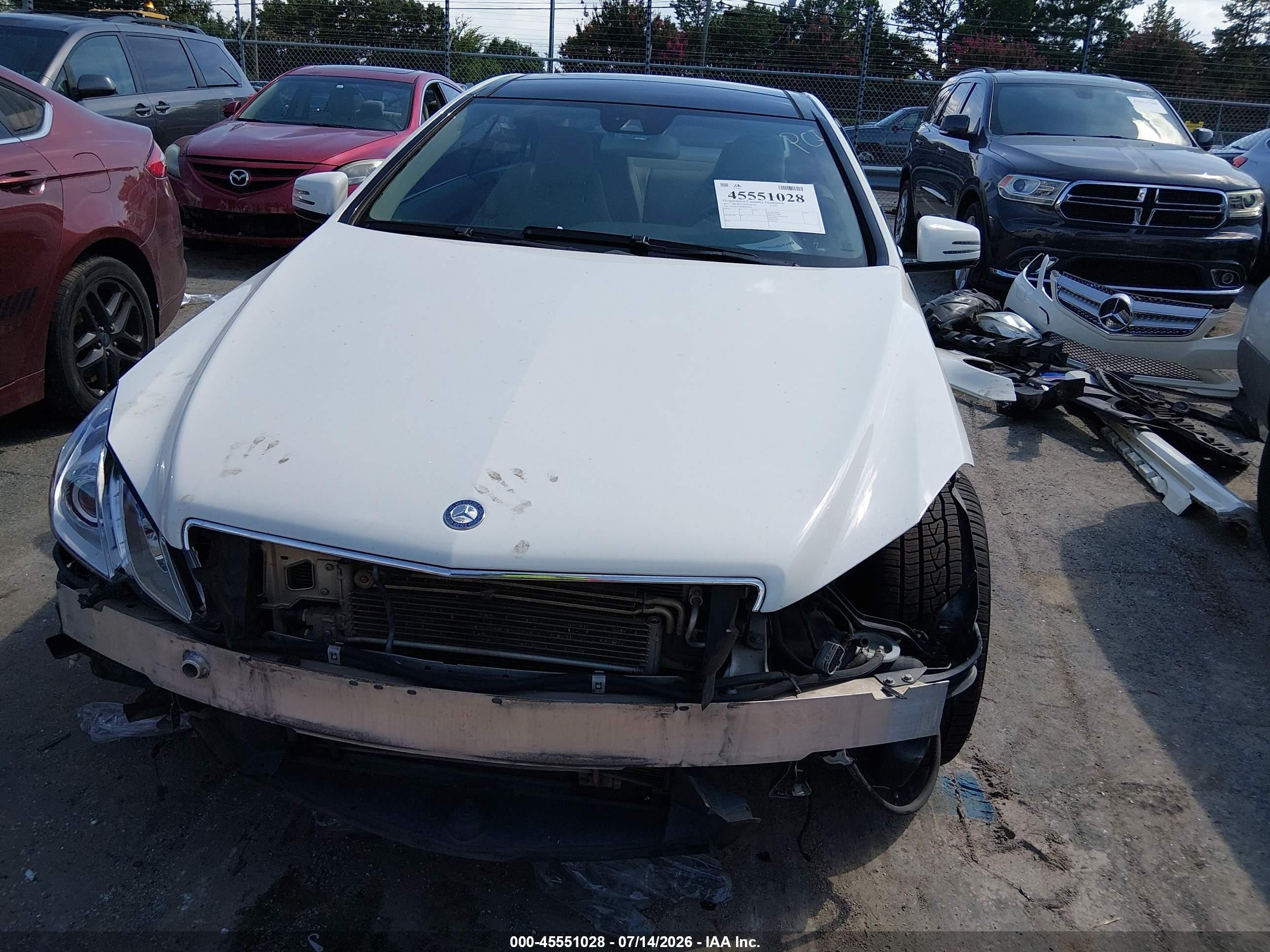 2011 Mercedes-benz E 550 White vin: WDDKJ7CB7BF065669