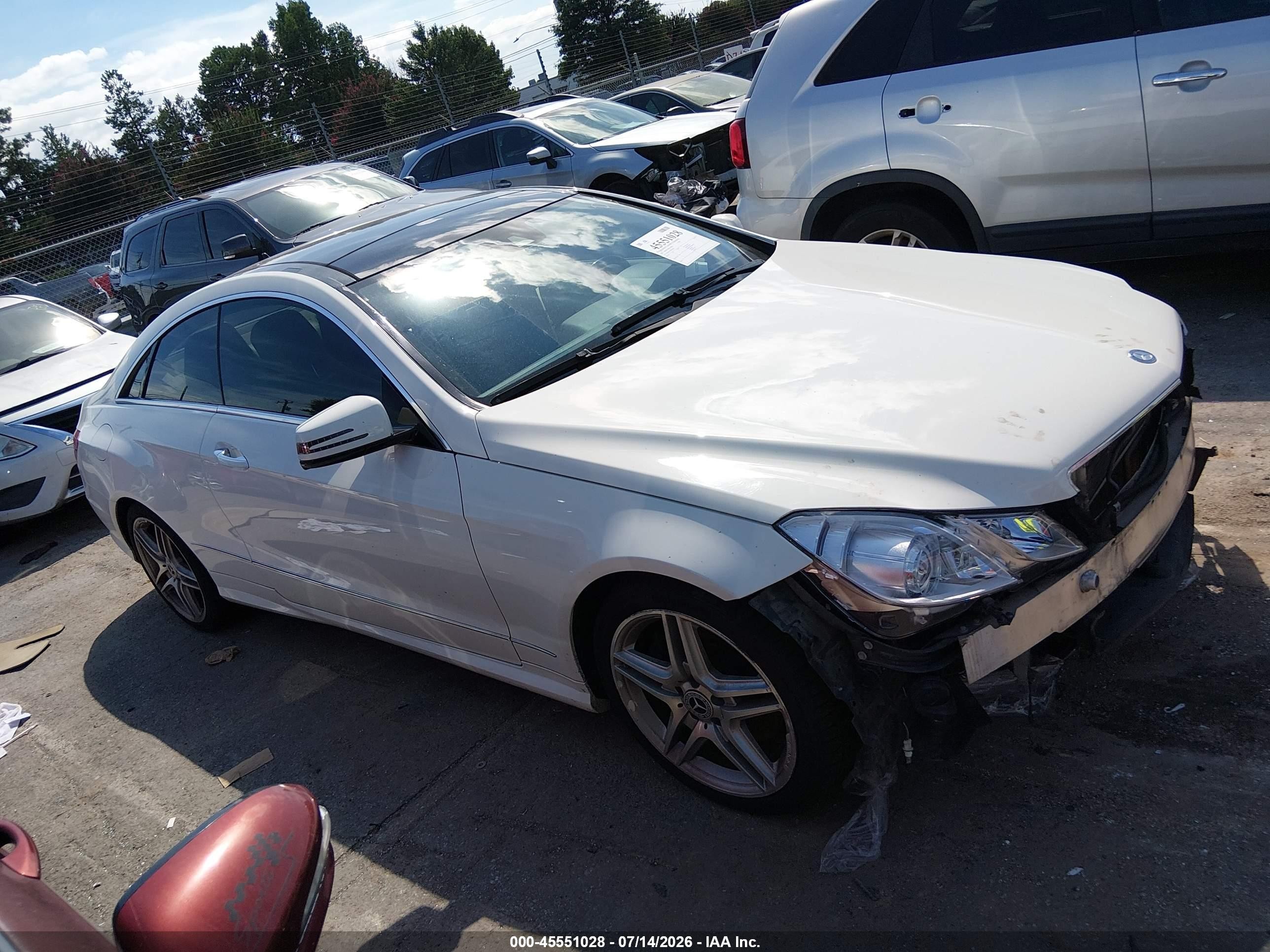 2011 Mercedes-benz E 550 White vin: WDDKJ7CB7BF065669
