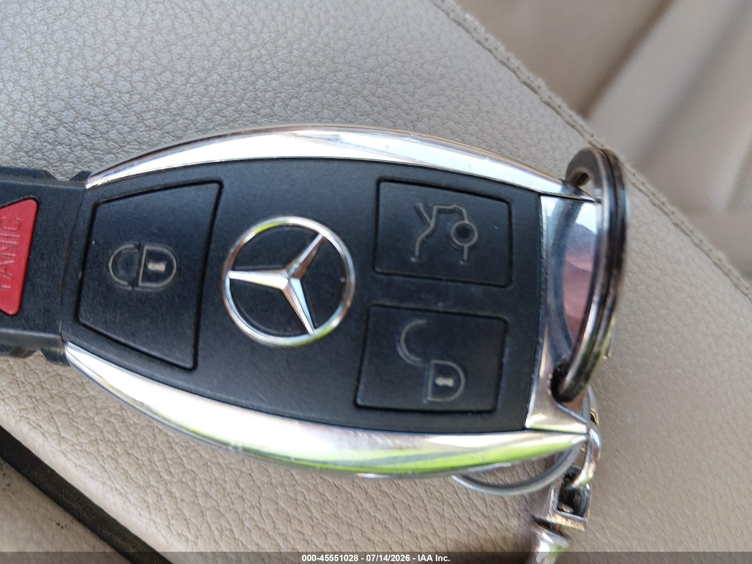 2011 Mercedes-benz E 550 White vin: WDDKJ7CB7BF065669