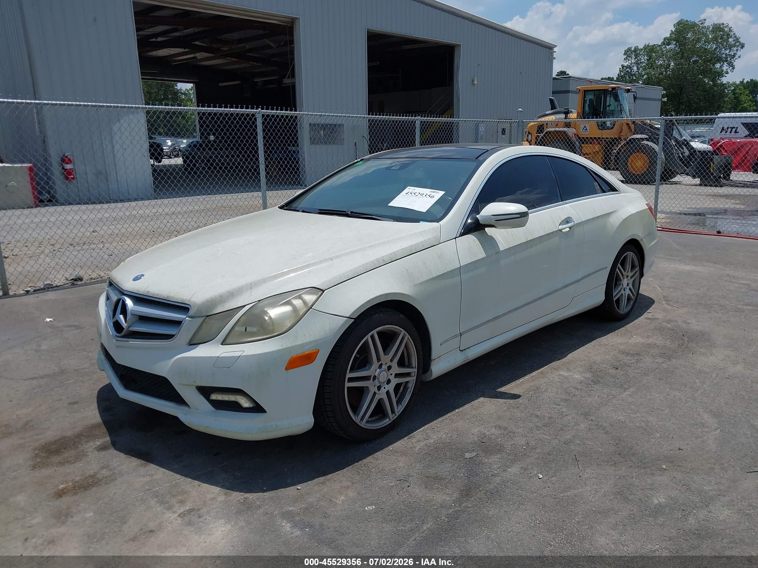 2010 Mercedes-benz E 550   White vin: WDDKJ7CB8AF025289