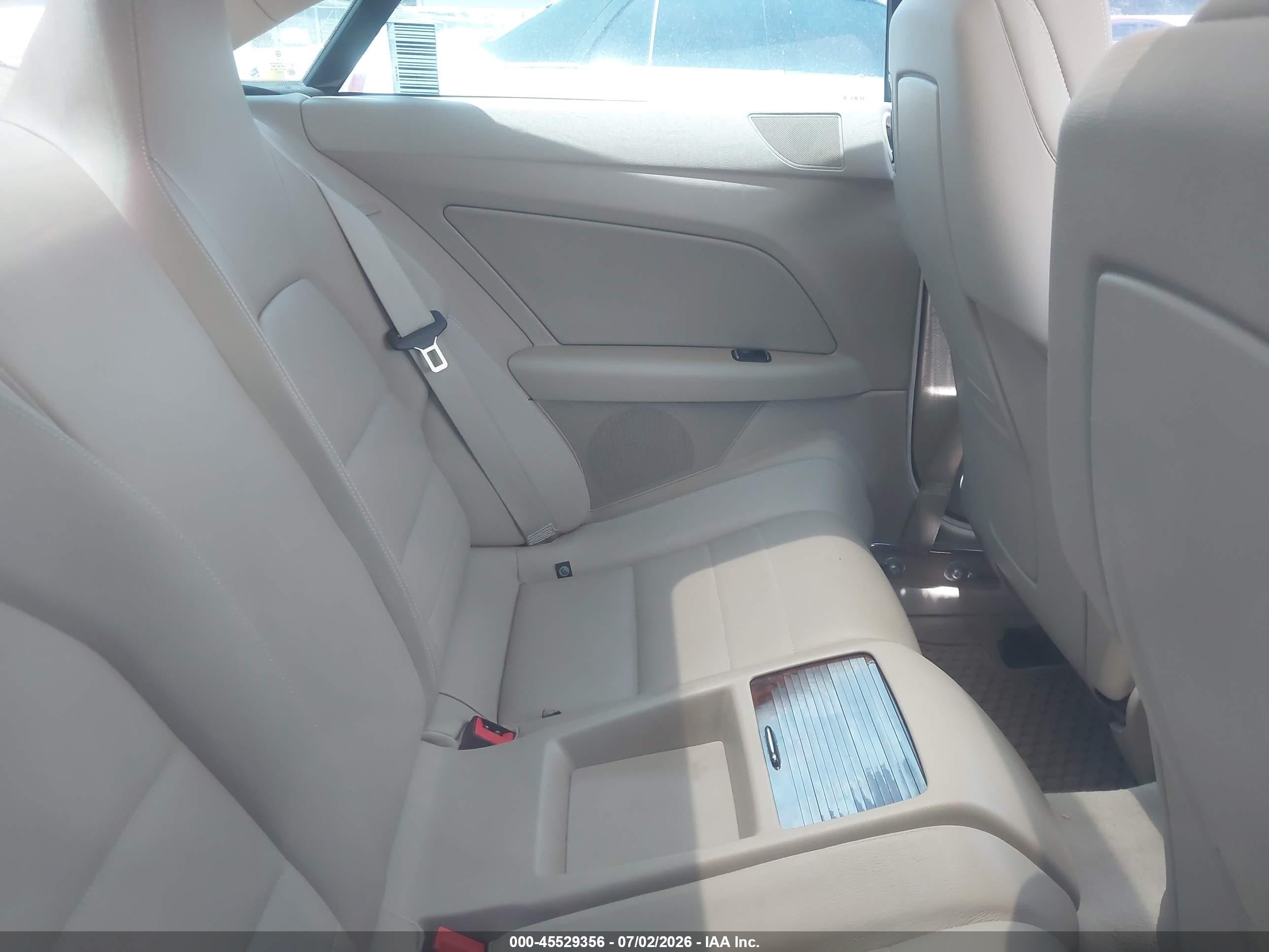 2010 Mercedes-benz E 550   White vin: WDDKJ7CB8AF025289