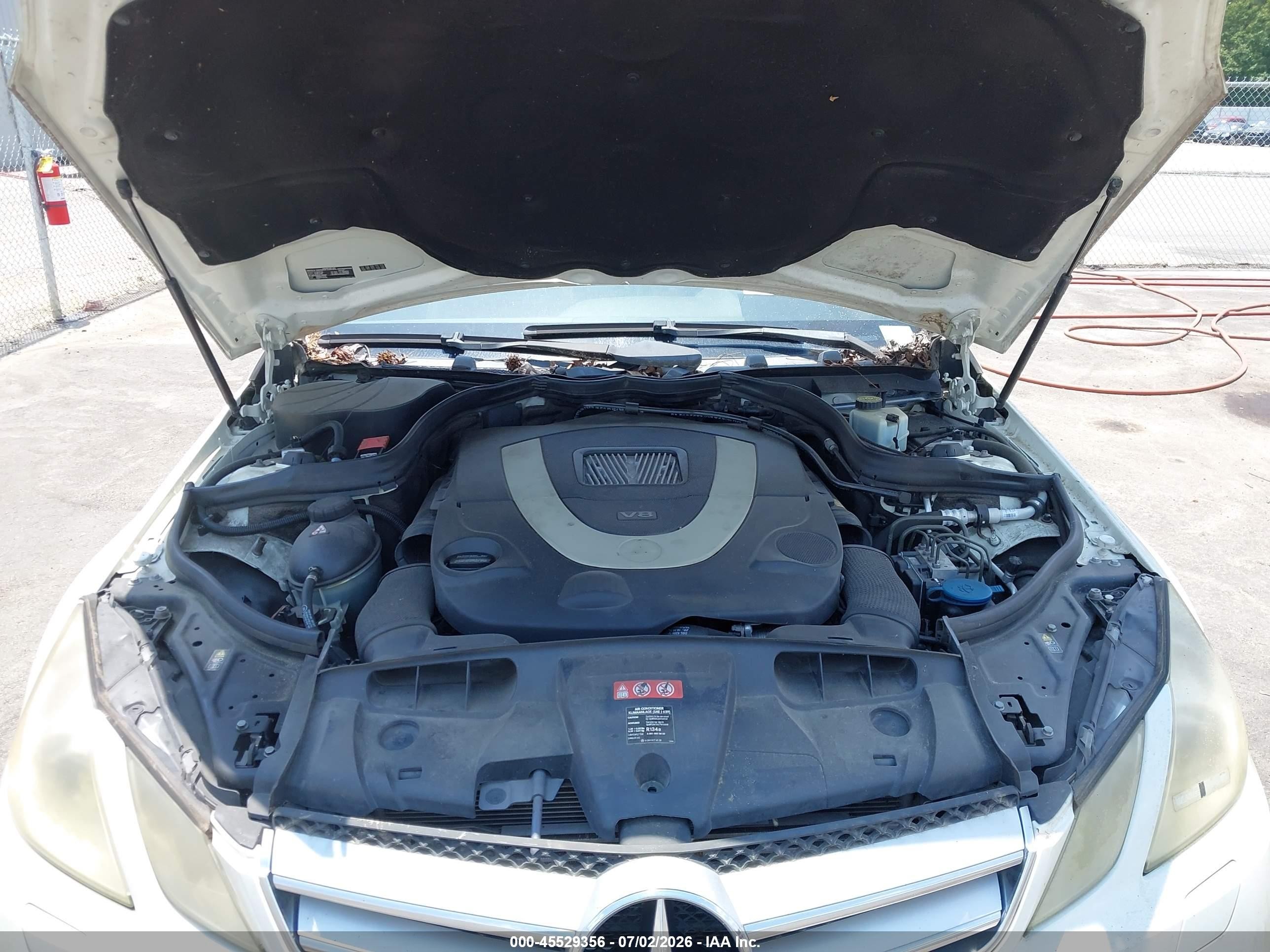 2010 Mercedes-benz E 550   White vin: WDDKJ7CB8AF025289