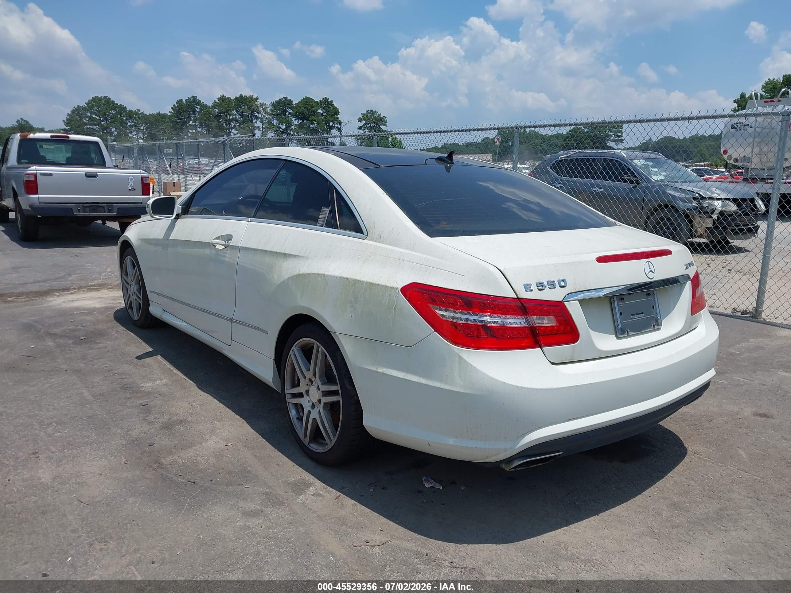 2010 Mercedes-benz E 550   White vin: WDDKJ7CB8AF025289
