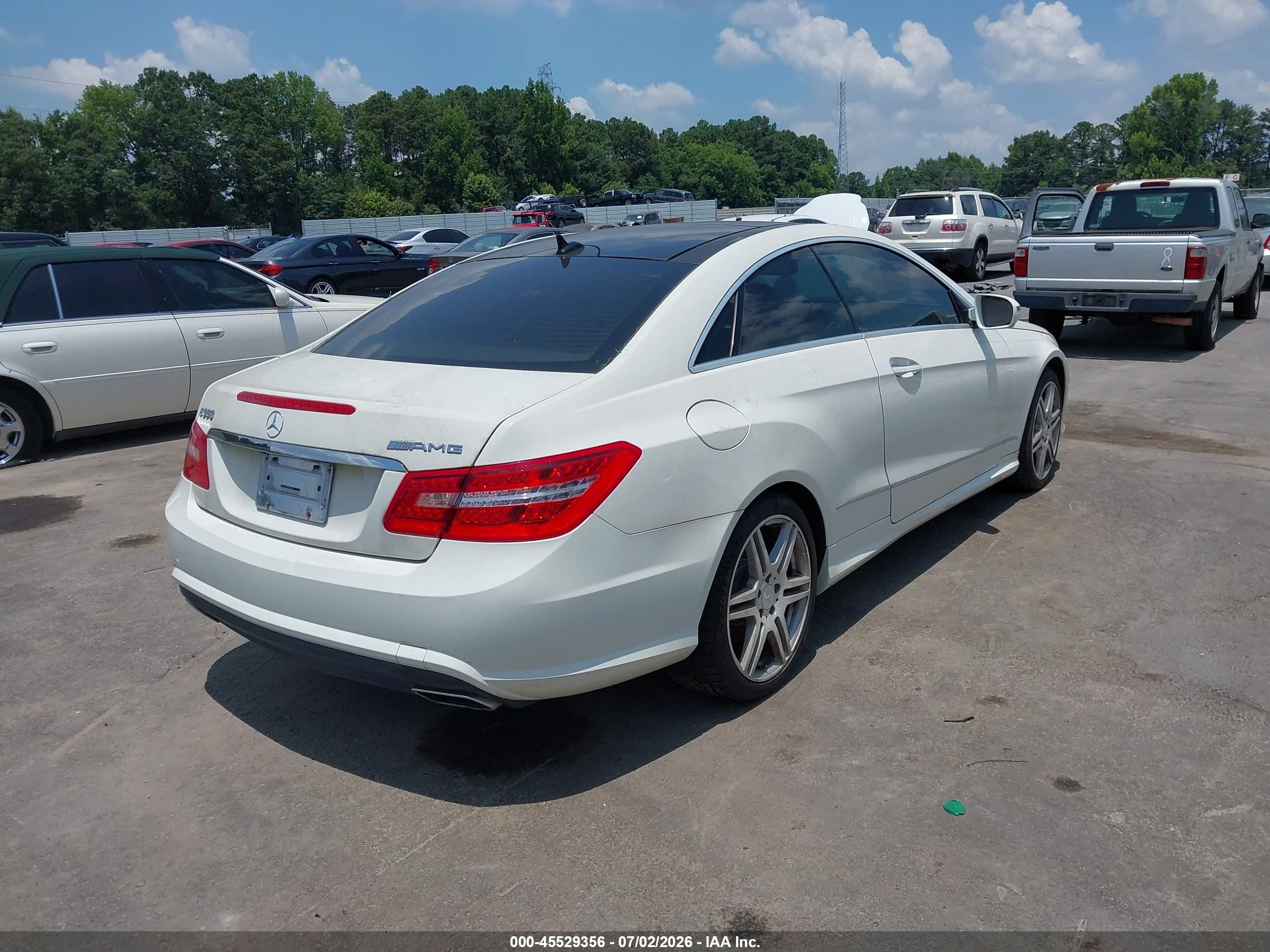 2010 Mercedes-benz E 550   White vin: WDDKJ7CB8AF025289