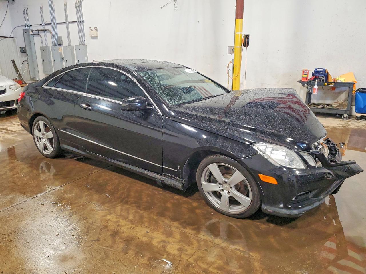 2011 Mercedes-benz E 550 Черный vin: WDDKJ7CB8BF071660