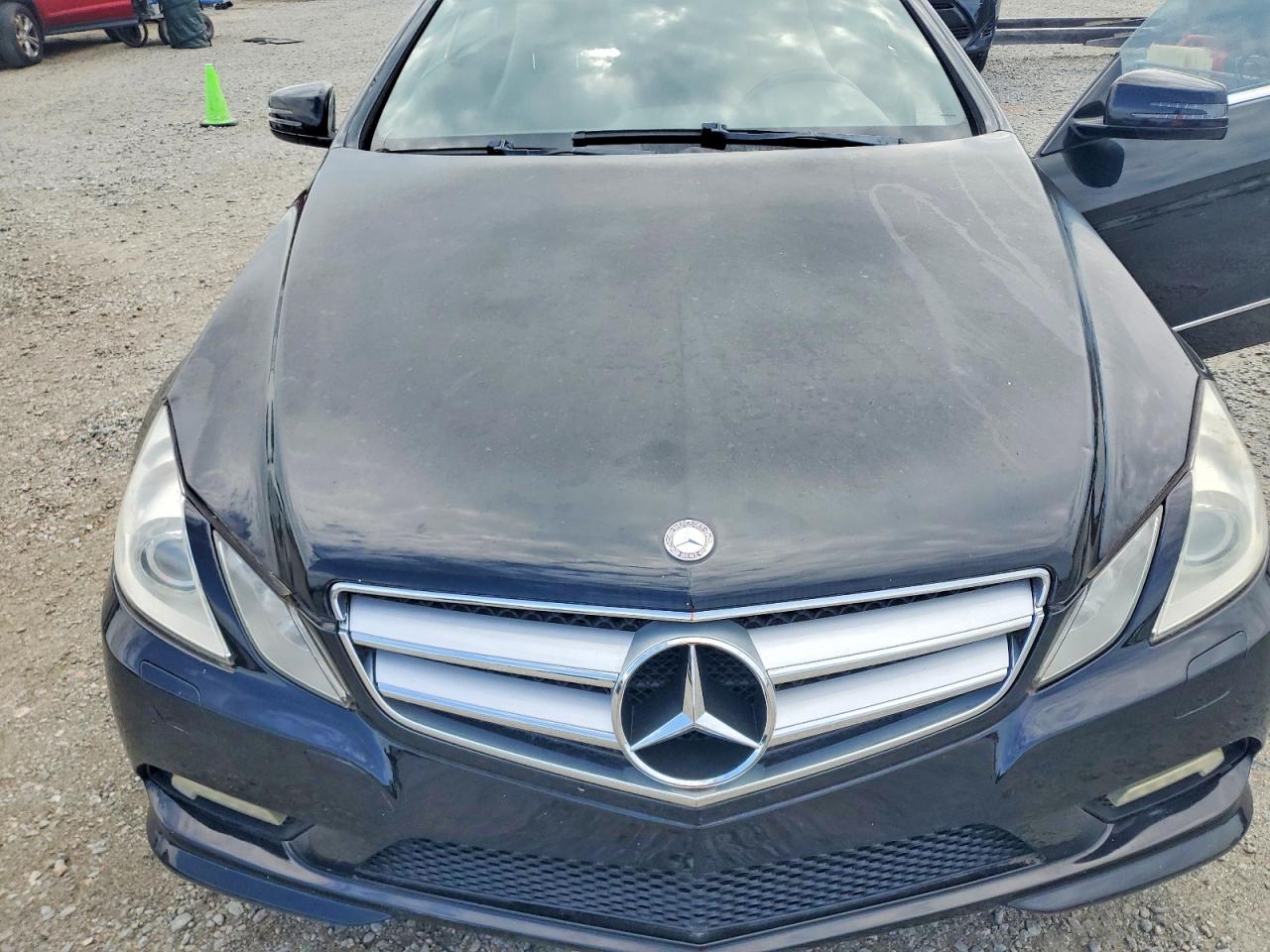 2011 Mercedes-benz E 550 Black vin: WDDKJ7CB9BF065625