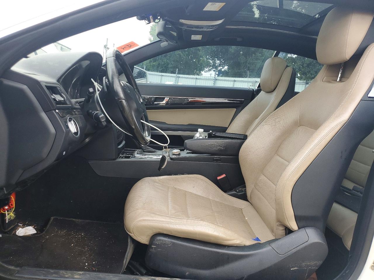 2011 Mercedes-benz E 550 White vin: WDDKJ7CB9BF076754