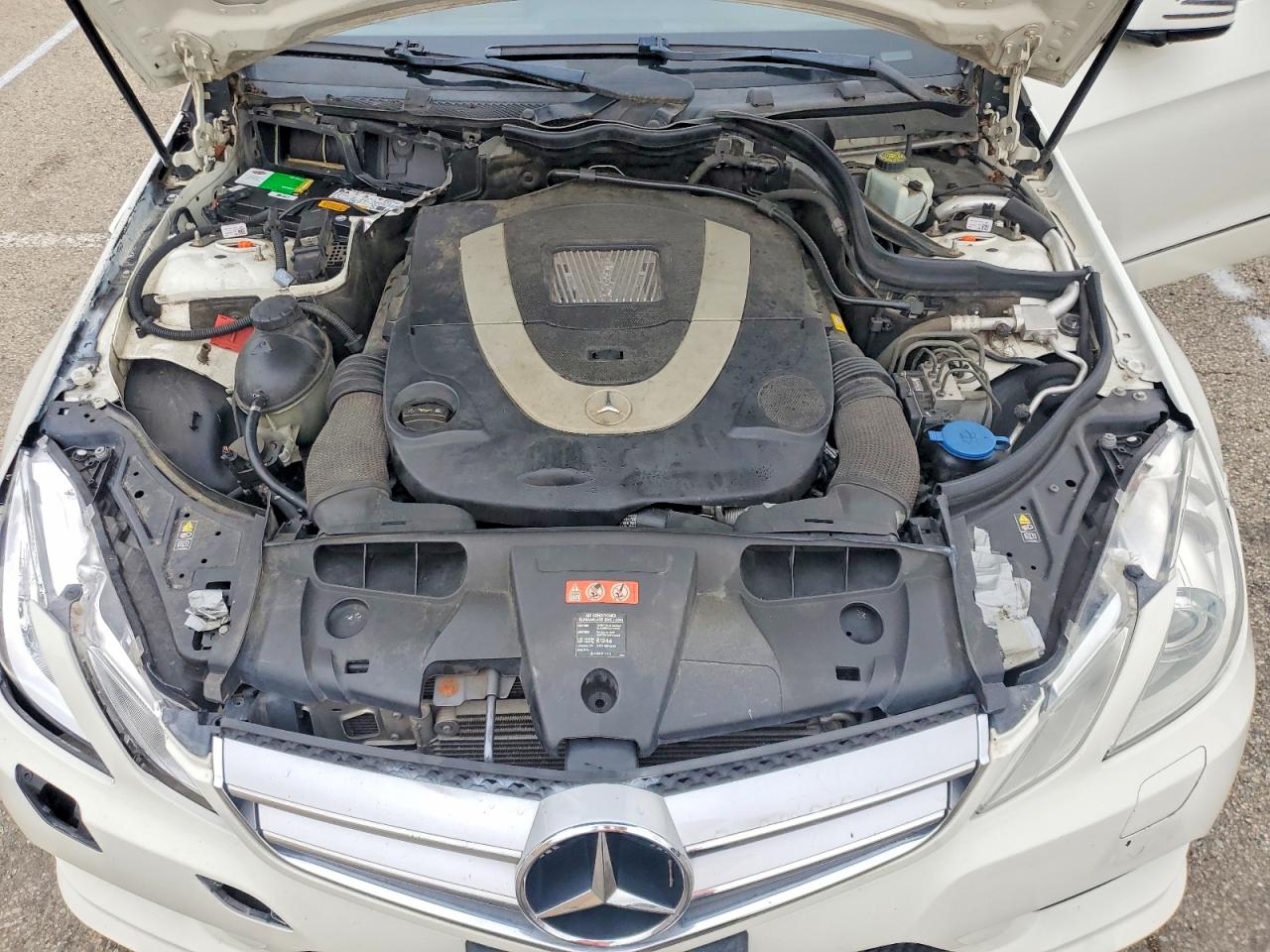 2011 Mercedes-benz E 550 White vin: WDDKJ7CB9BF076754