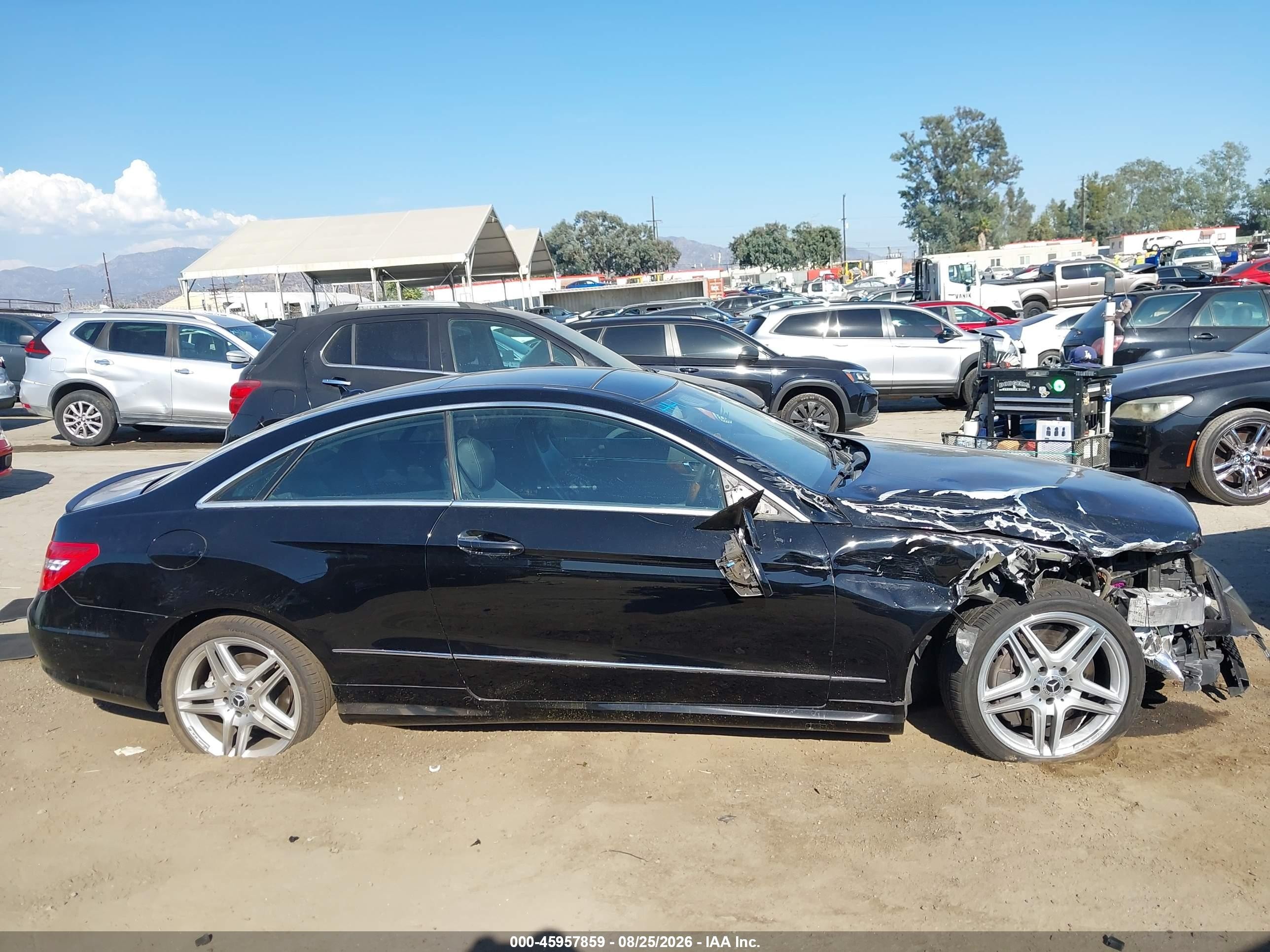 2013 Mercedes-benz E 550   Black vin: WDDKJ7DB1DF184111