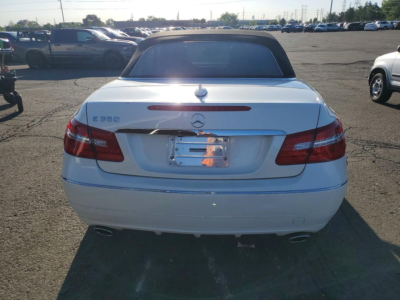 2011 Mercedes-benz E 350 White vin: WDDKK5GF3BF060046