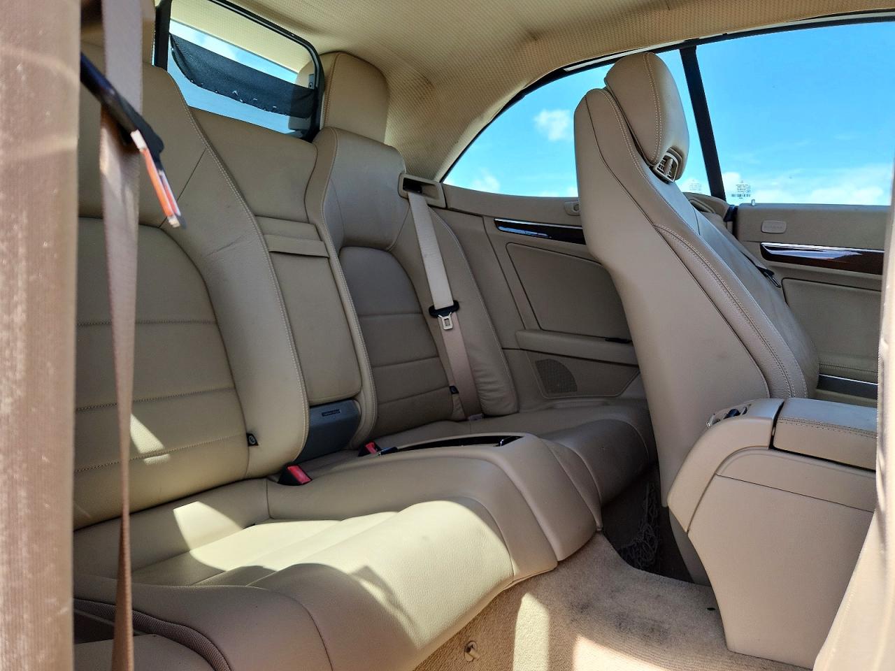 2011 Mercedes-benz E 350 White vin: WDDKK5GF3BF097873