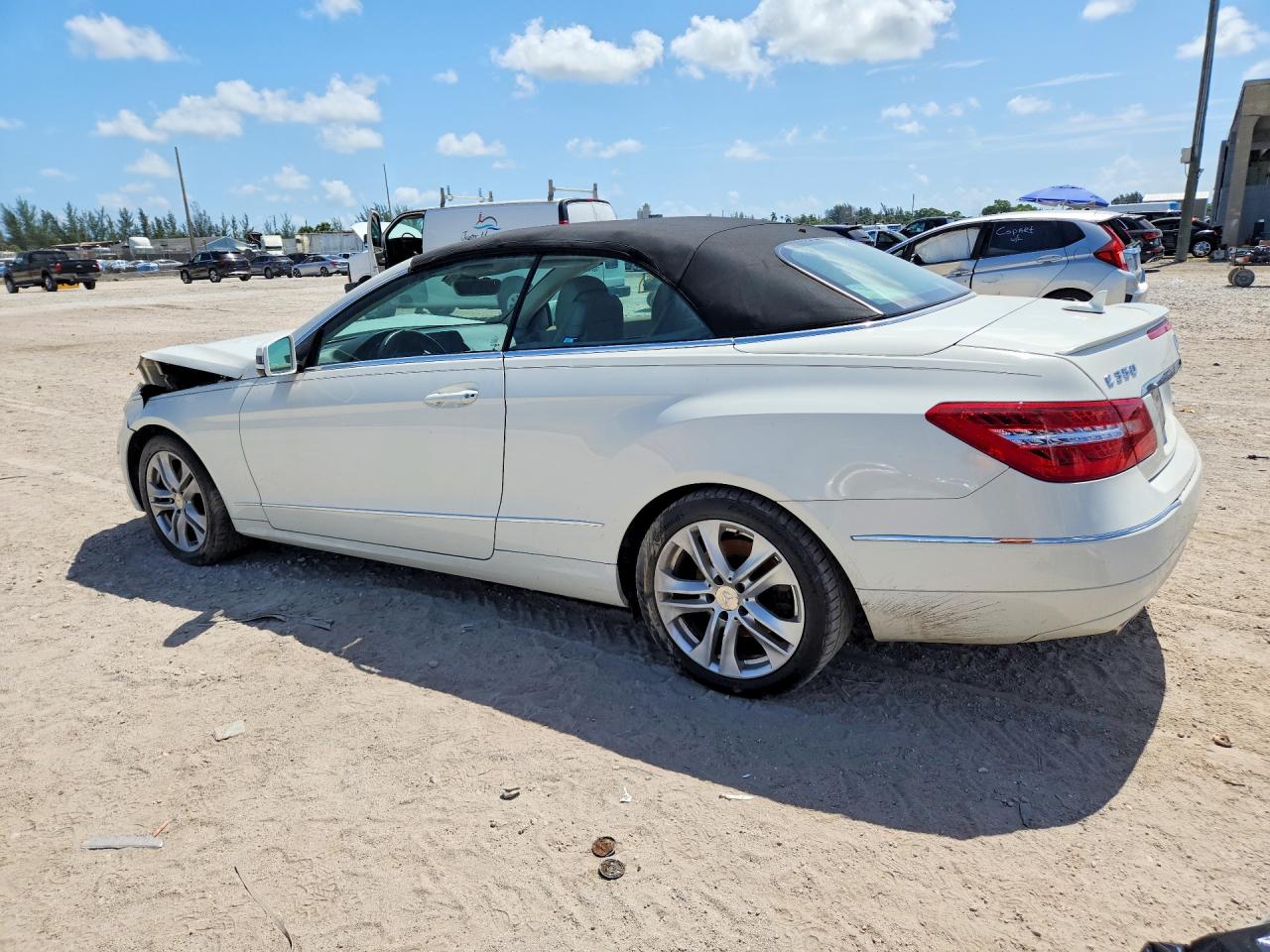 2011 Mercedes-benz E 350 White vin: WDDKK5GF3BF097873