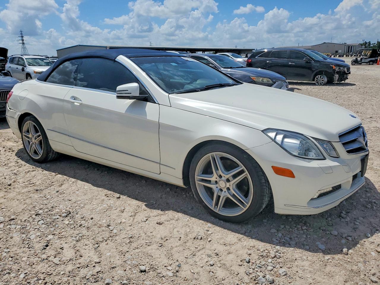 2011 Mercedes-benz E 350 White vin: WDDKK5GF3BF098330