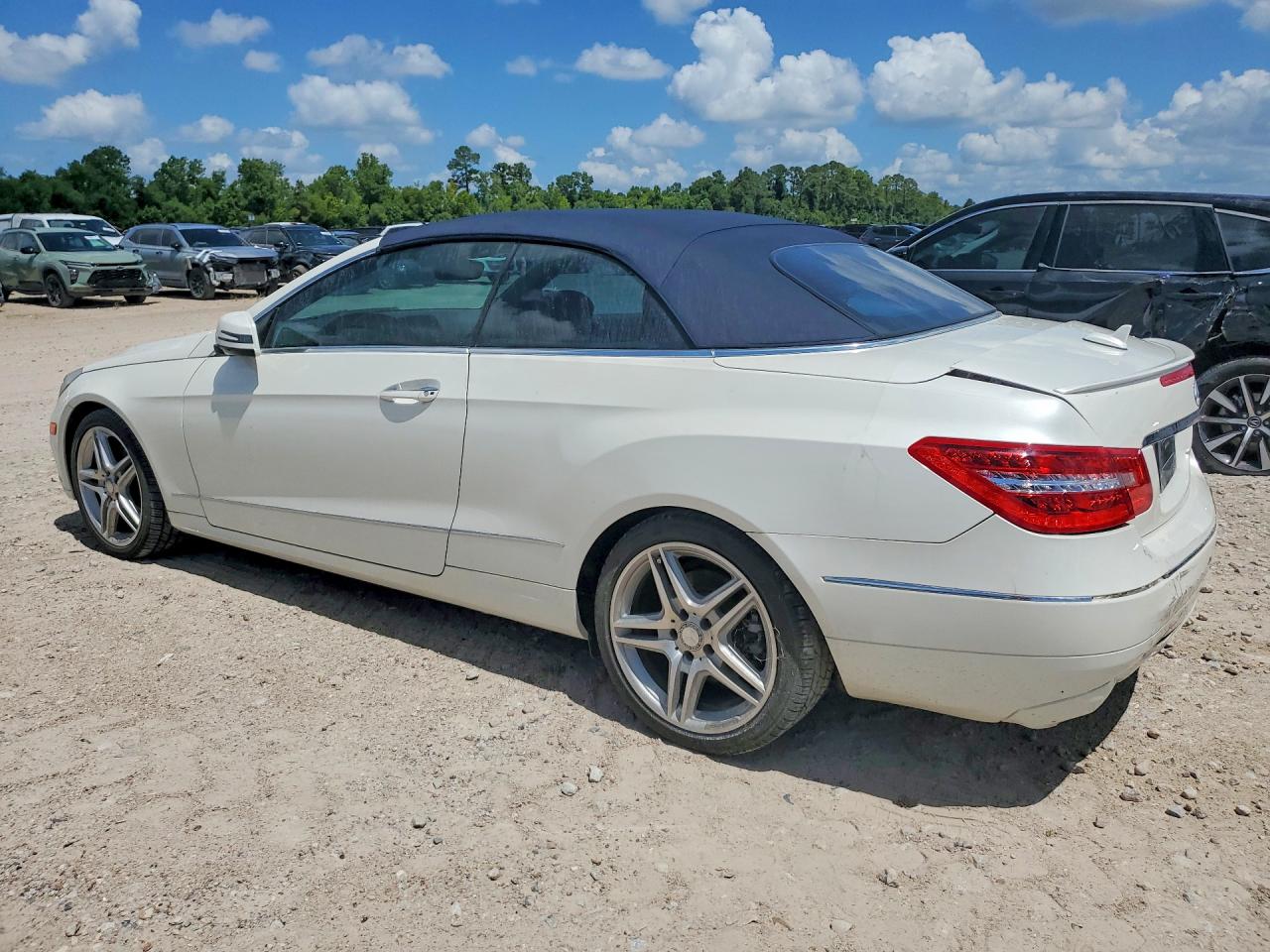 2011 Mercedes-benz E 350 White vin: WDDKK5GF3BF098330