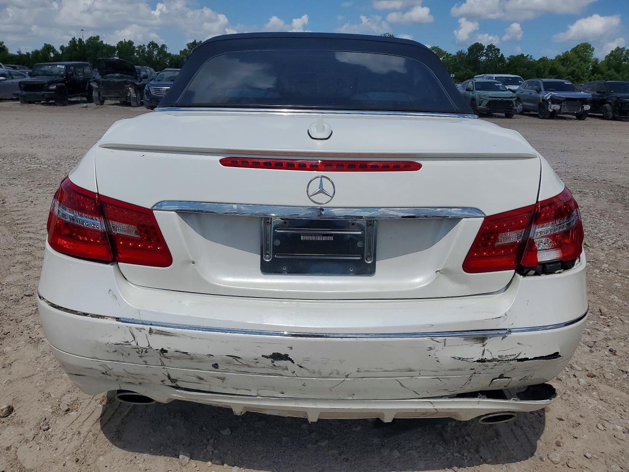 2011 Mercedes-benz E 350 White vin: WDDKK5GF3BF098330