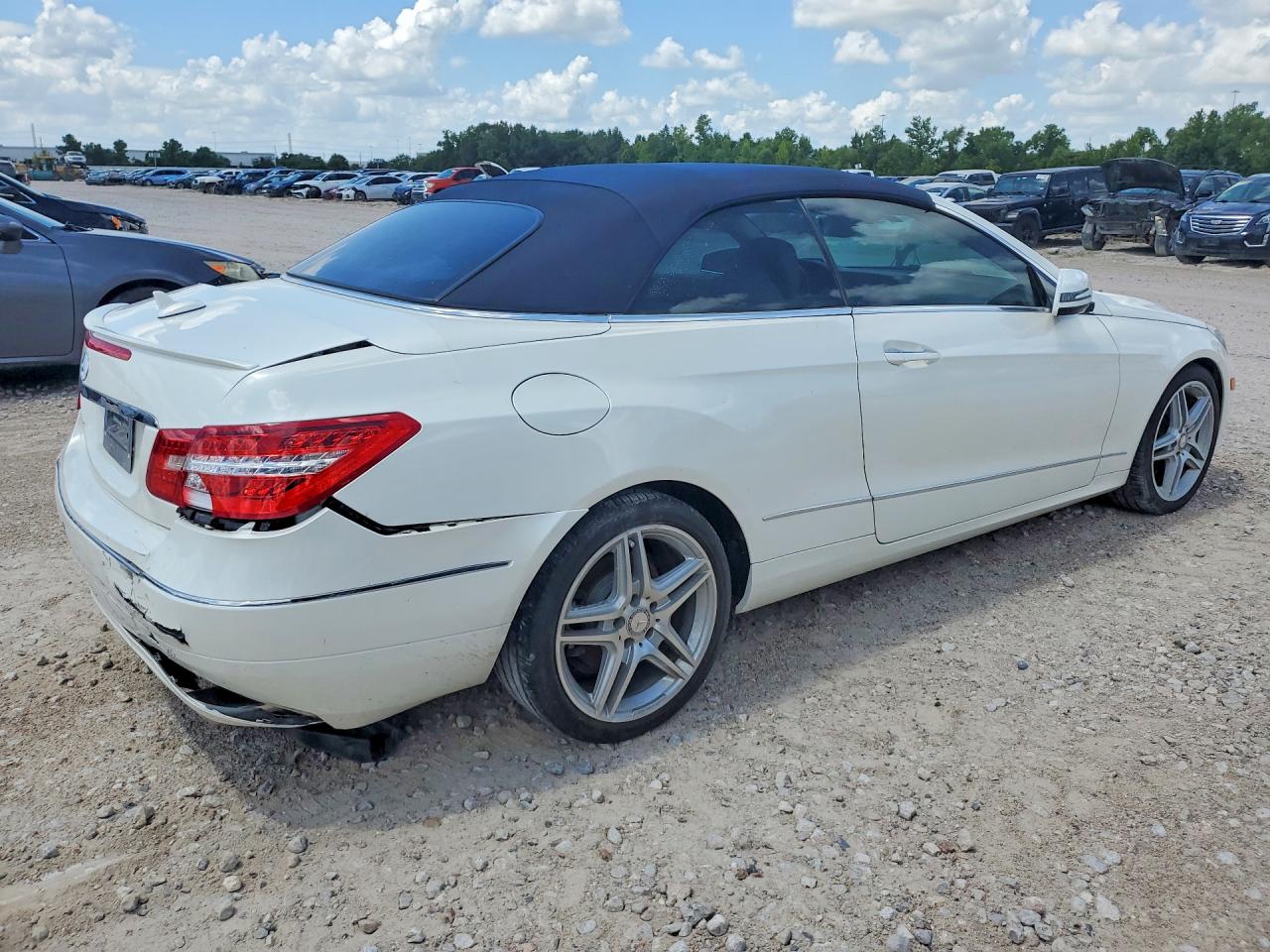 2011 Mercedes-benz E 350 White vin: WDDKK5GF3BF098330
