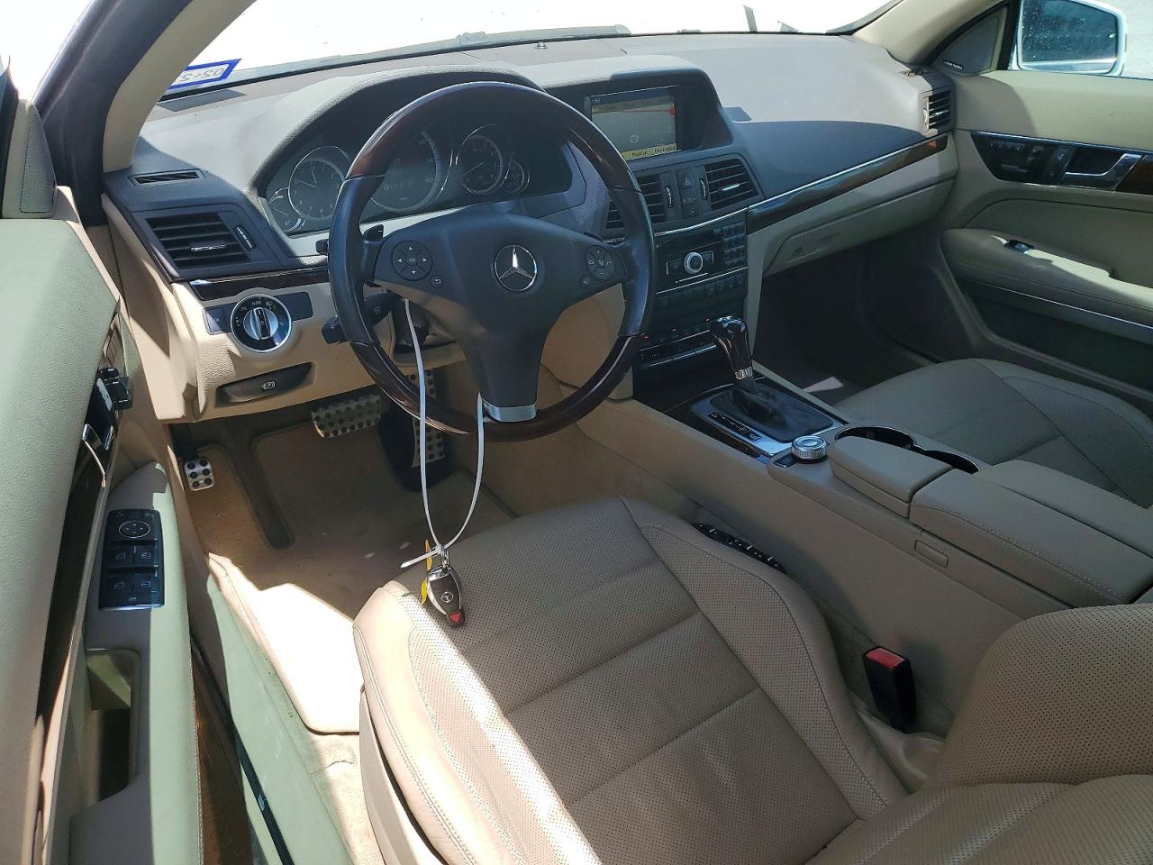 2011 Mercedes-benz E 350 White vin: WDDKK5GF3BF098330