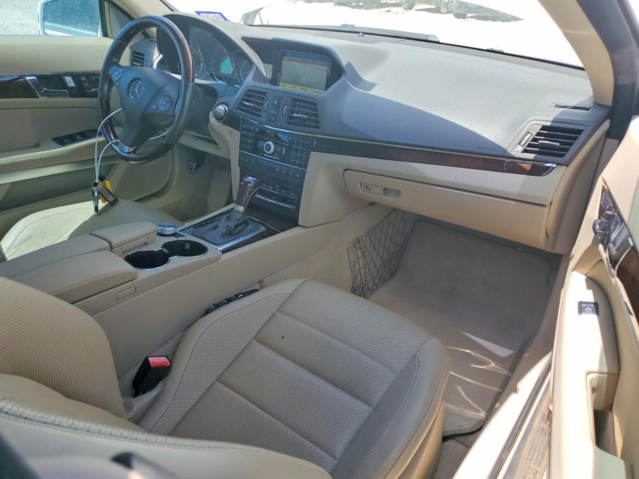 2011 Mercedes-benz E 350 White vin: WDDKK5GF3BF098330