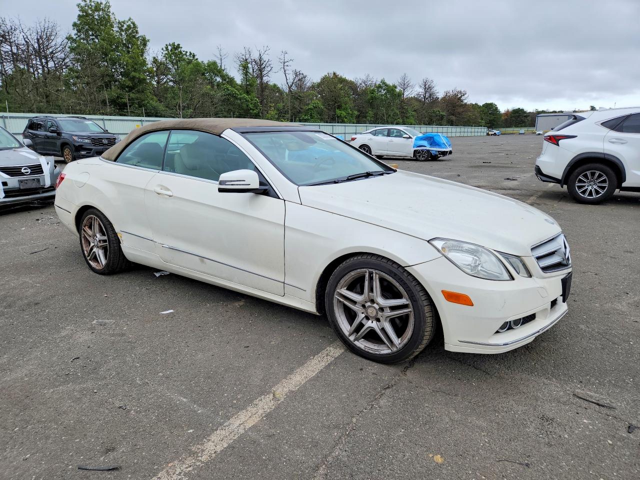 2011 Mercedes-benz E 350 White vin: WDDKK5GF7BF076489