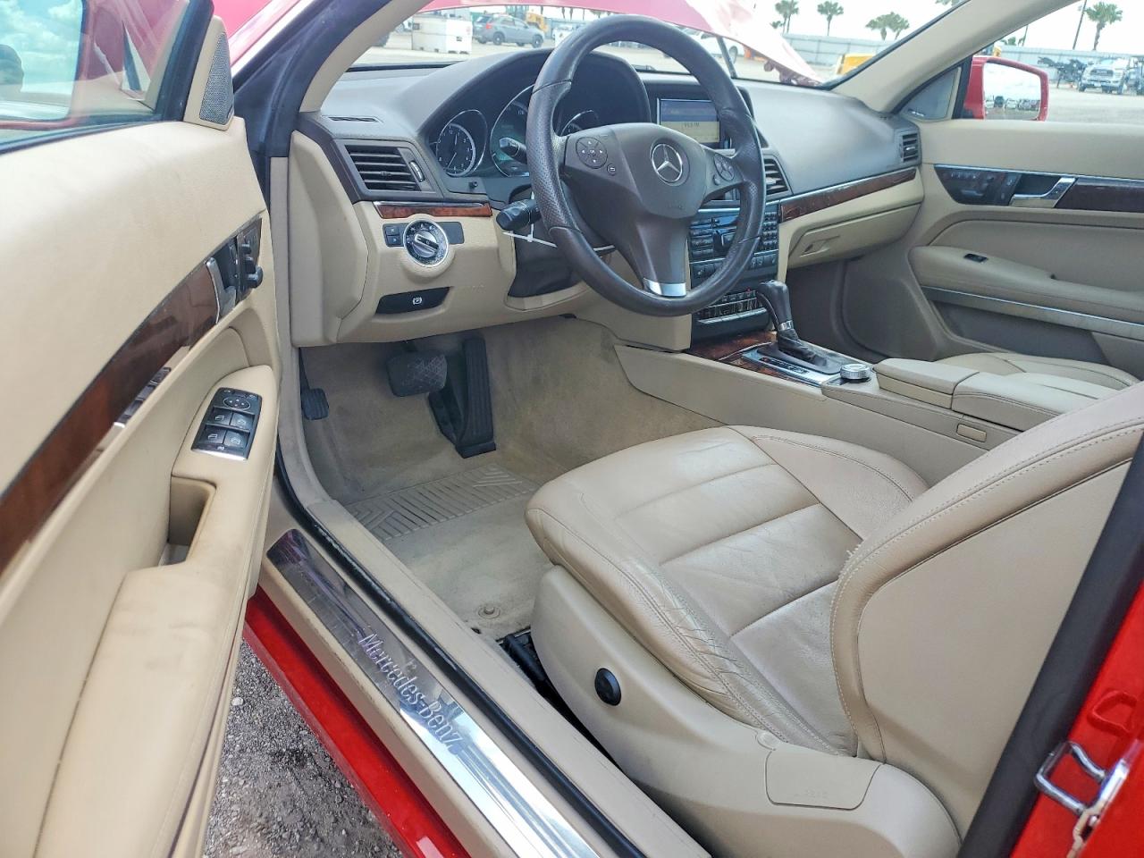 2011 Mercedes-benz E 350 Красный vin: WDDKK5GF7BF086374