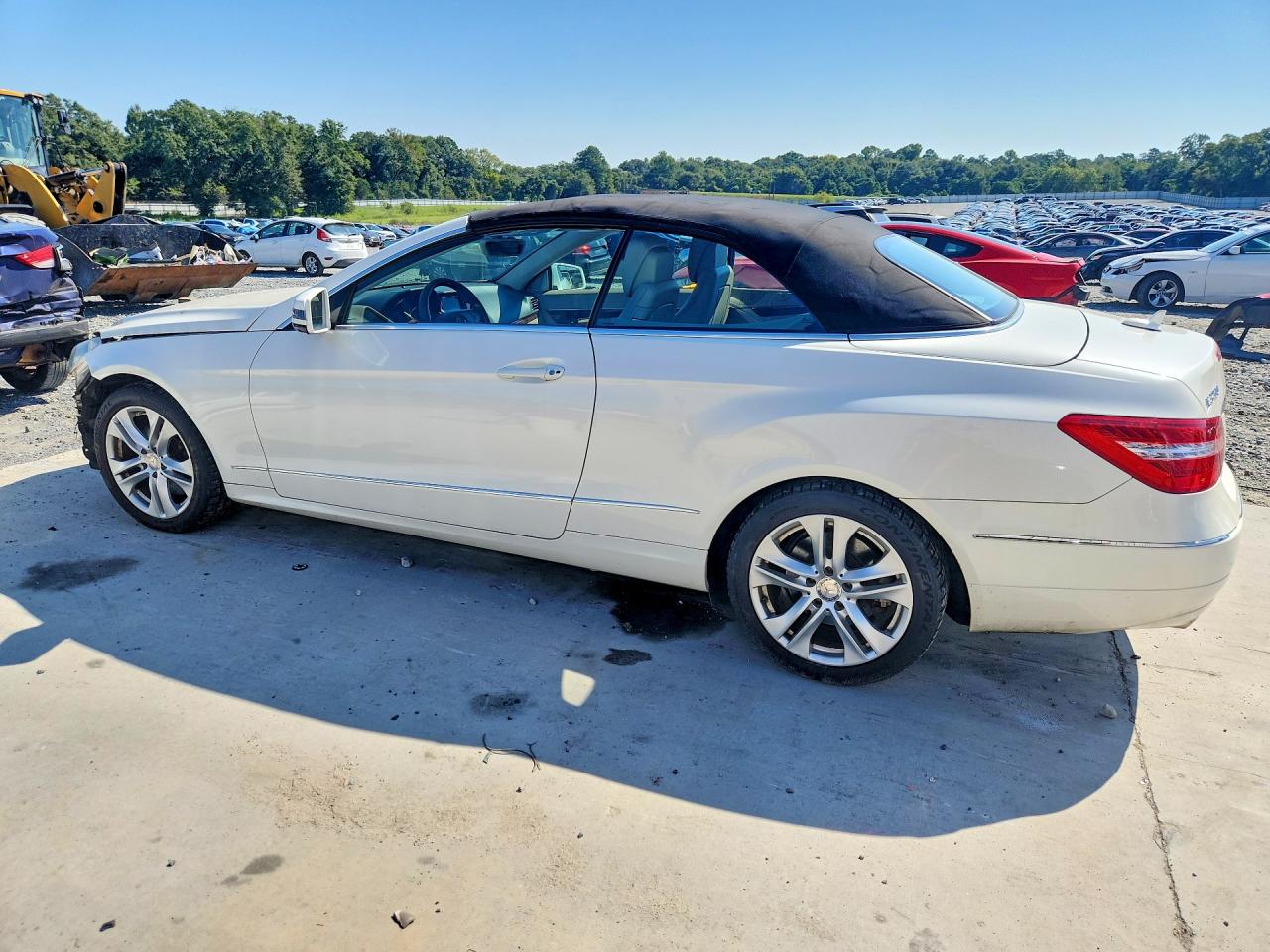 2011 Mercedes-benz E 350 White vin: WDDKK5GF8BF058406
