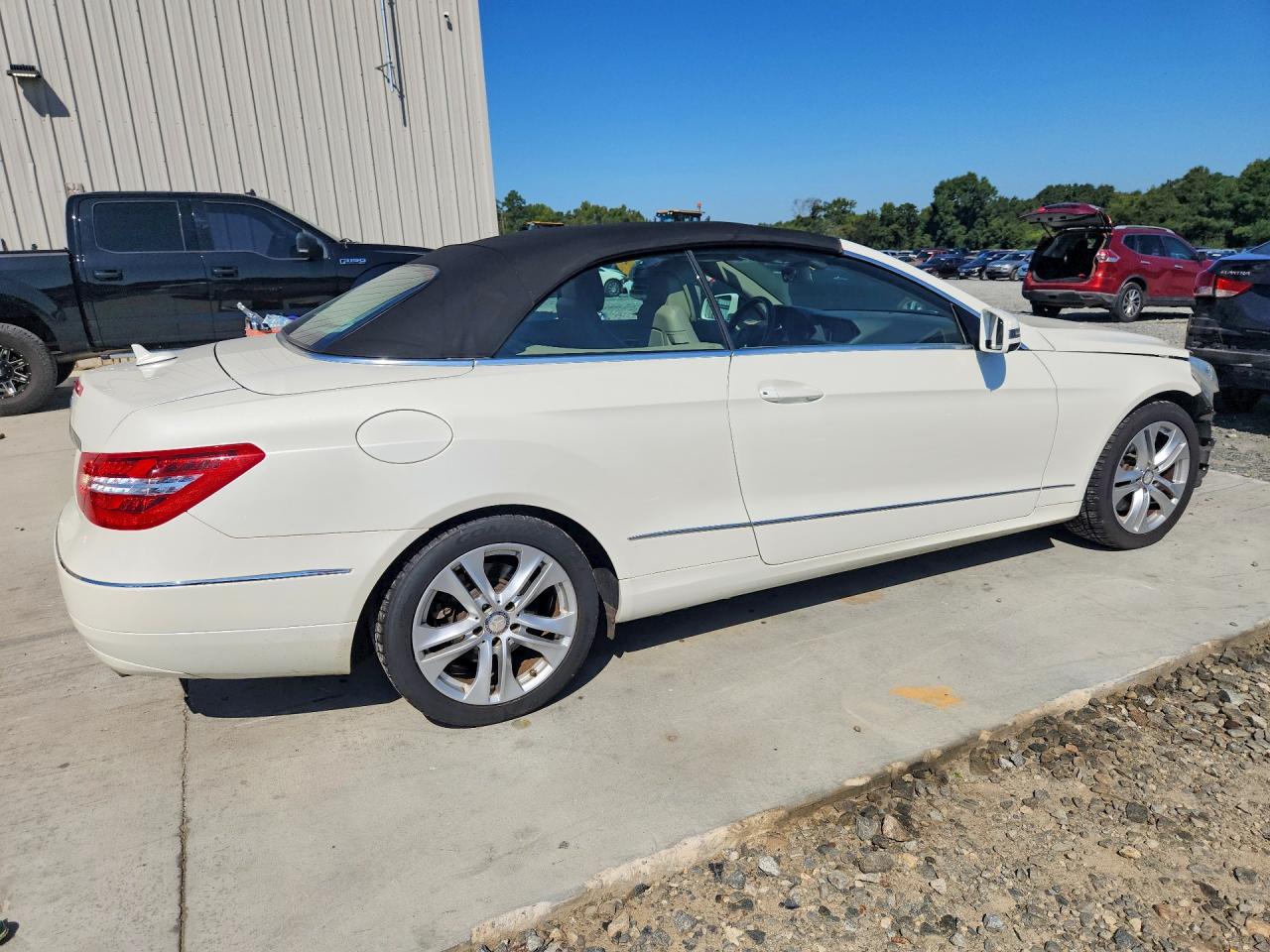 2011 Mercedes-benz E 350 White vin: WDDKK5GF8BF058406