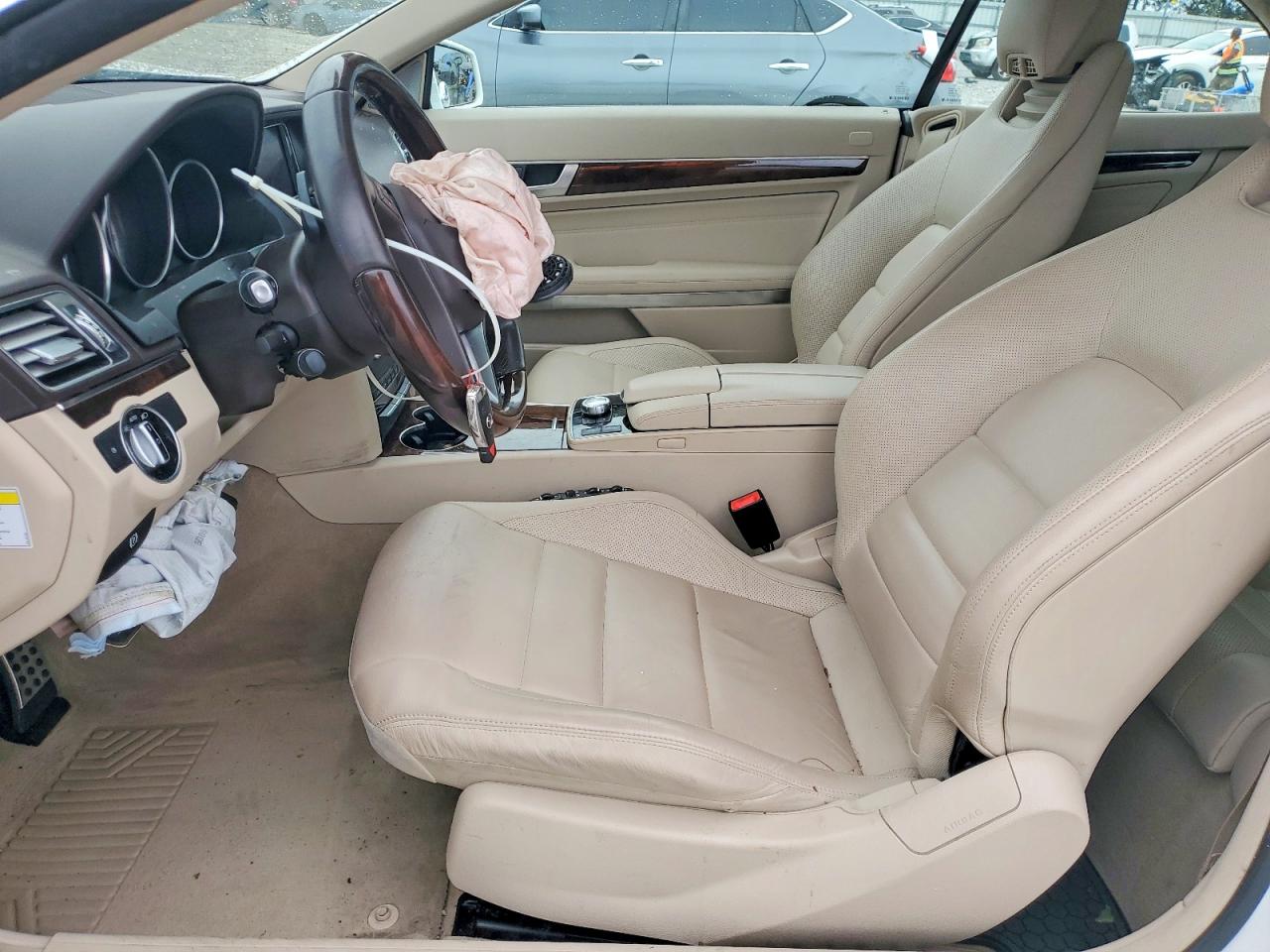 2014 Mercedes-benz E 350 White vin: WDDKK5KF0EF254819
