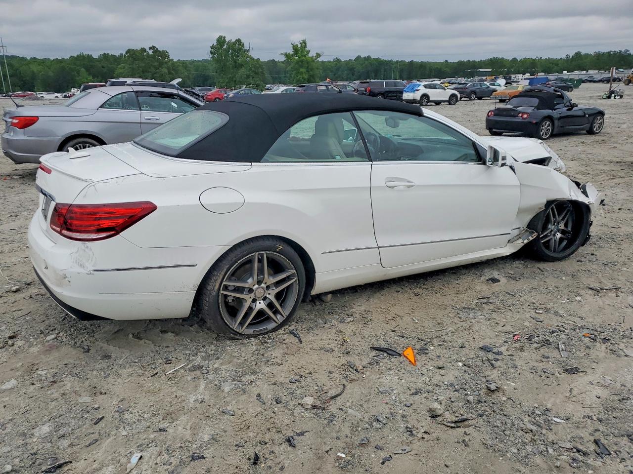 2014 Mercedes-benz E 350 White vin: WDDKK5KF0EF254819