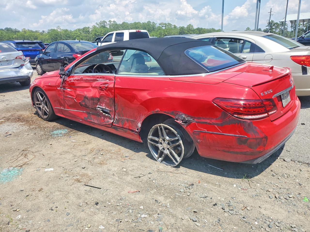 2014 Mercedes-benz E 350 Red vin: WDDKK5KF0EF264699