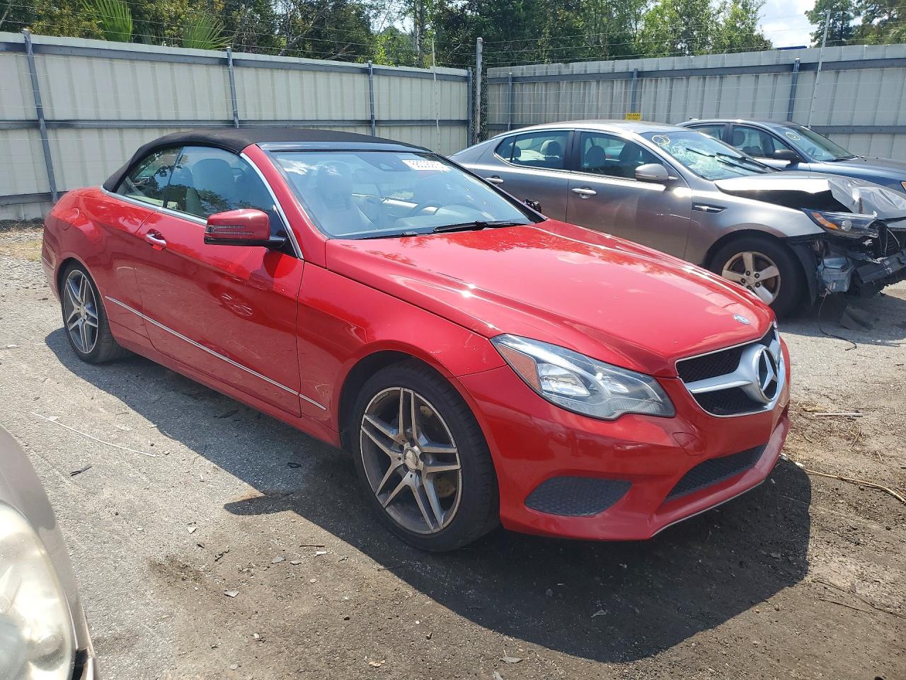 2014 Mercedes-benz E 350 Red vin: WDDKK5KF0EF264699
