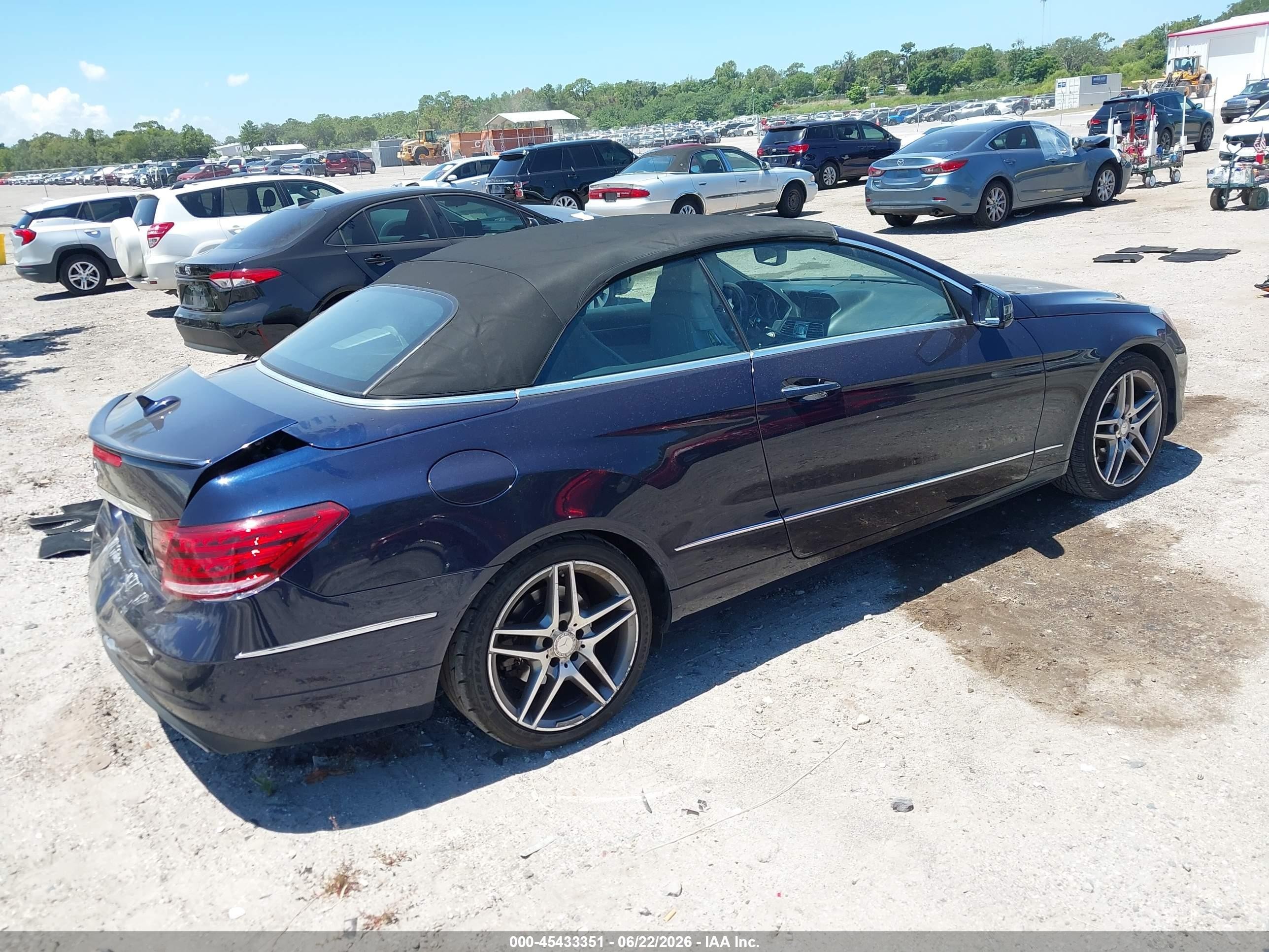 2014 Mercedes-benz E 350   Dark Blue vin: WDDKK5KF1EF248639