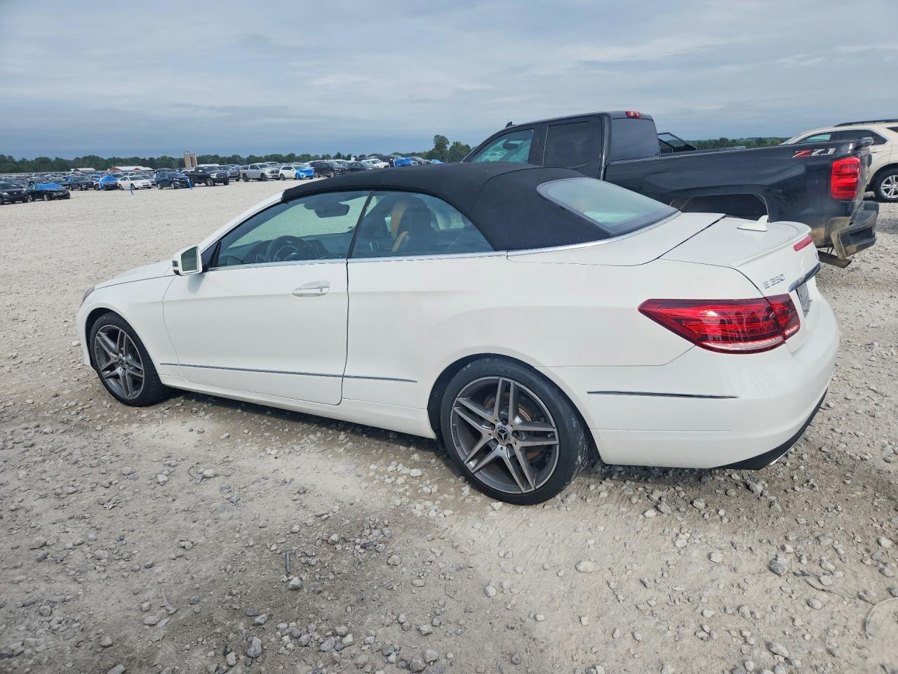 2014 Mercedes-benz E 350 White vin: WDDKK5KF2EF274778