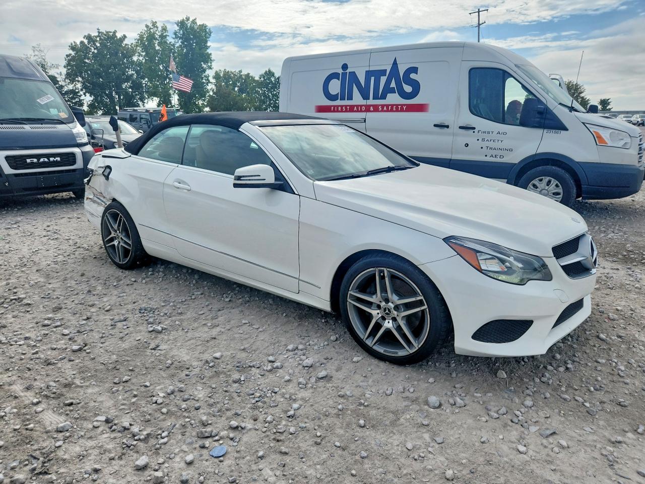 2014 Mercedes-benz E 350 White vin: WDDKK5KF2EF274778