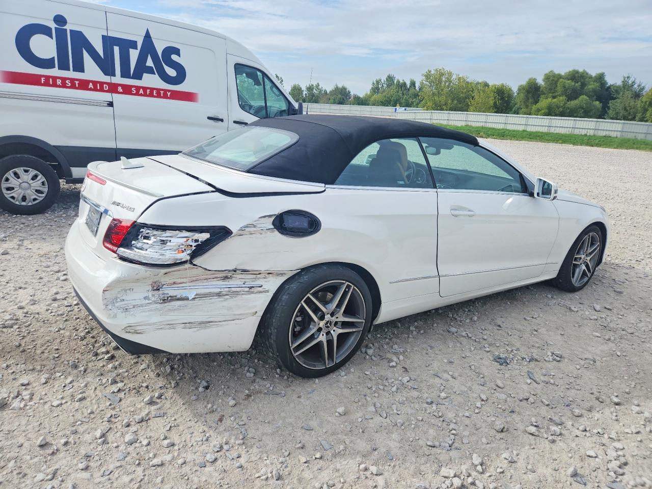 2014 Mercedes-benz E 350 White vin: WDDKK5KF2EF274778