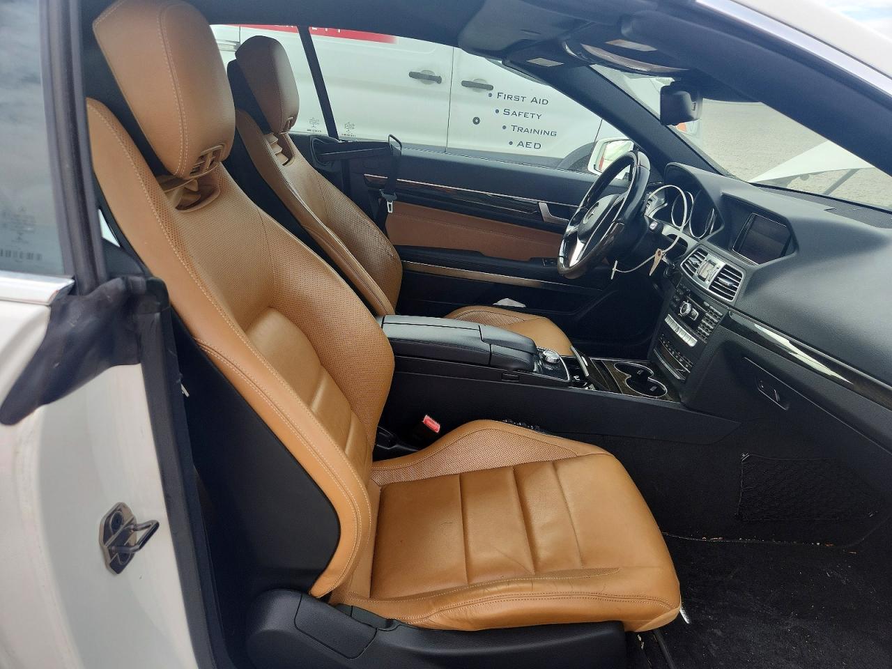 2014 Mercedes-benz E 350 White vin: WDDKK5KF2EF274778