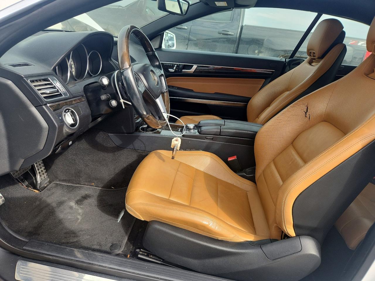 2014 Mercedes-benz E 350 White vin: WDDKK5KF2EF274778