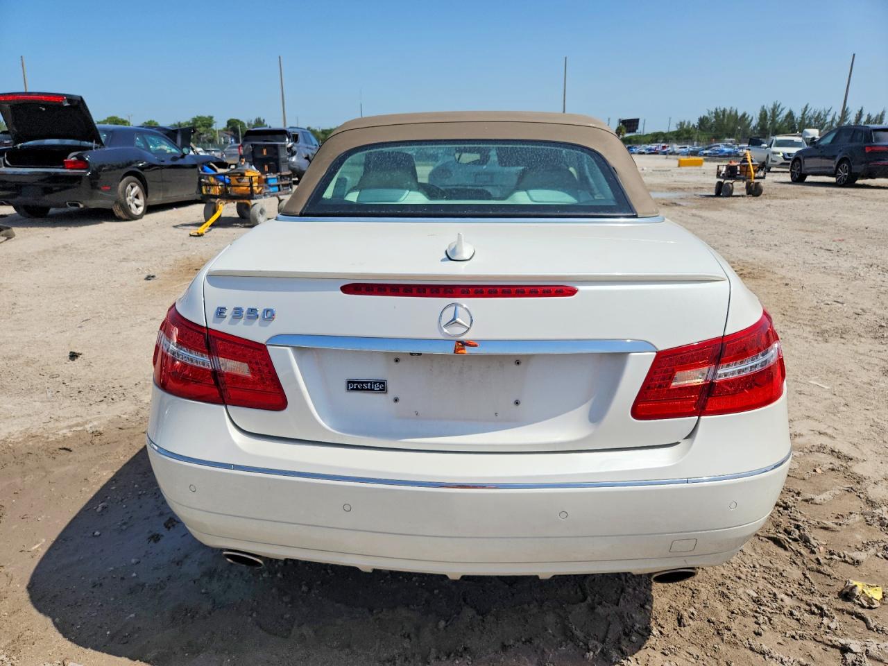 2012 Mercedes-benz E 350 White vin: WDDKK5KF3CF176436