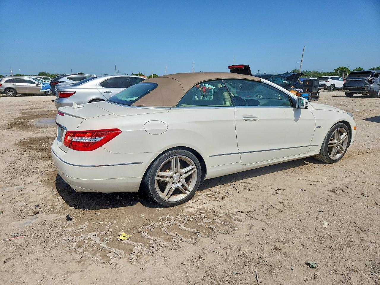 2012 Mercedes-benz E 350 White vin: WDDKK5KF3CF176436