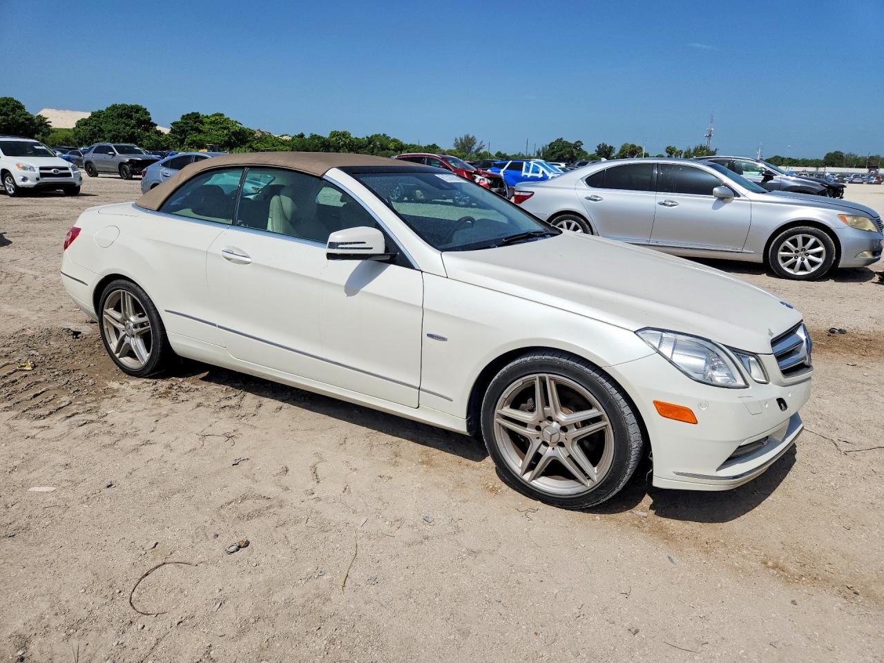 2012 Mercedes-benz E 350 White vin: WDDKK5KF3CF176436