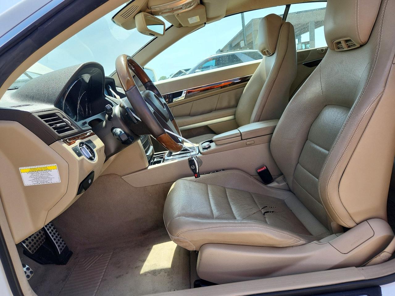 2012 Mercedes-benz E 350 White vin: WDDKK5KF3CF176436